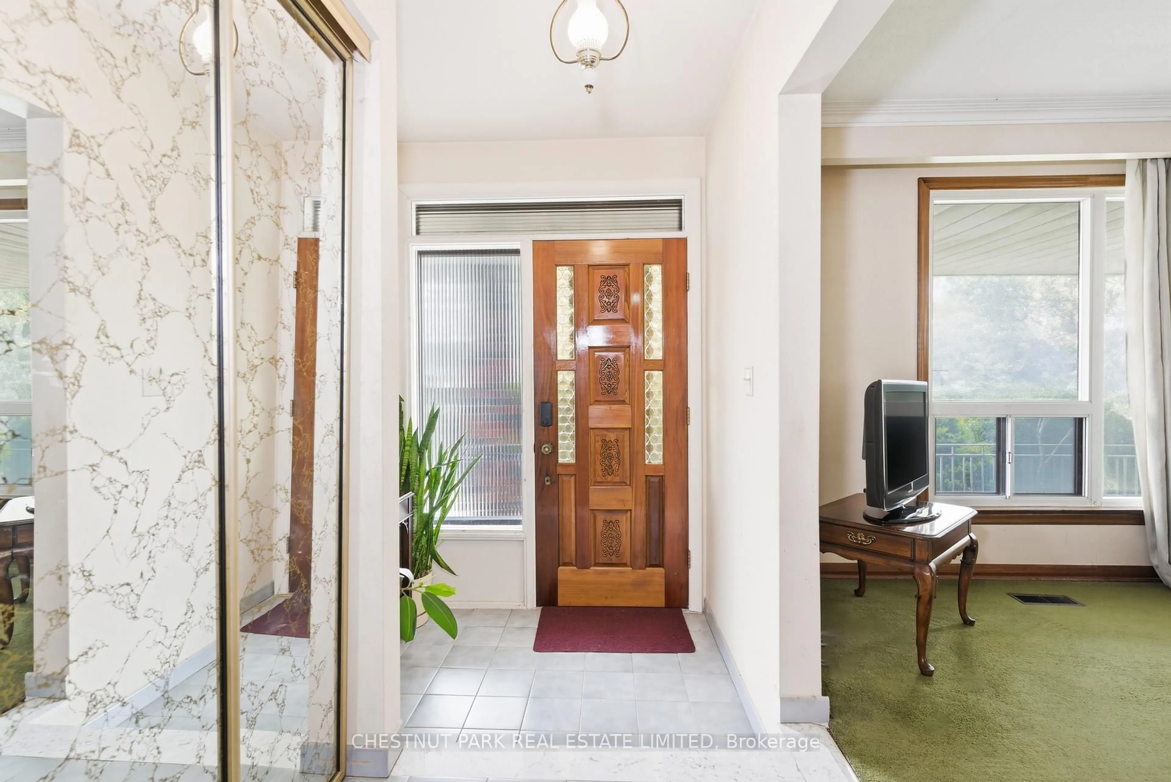 Indoor foyer for 154 Sweeney Dr, Toronto Ontario M4A 1V2