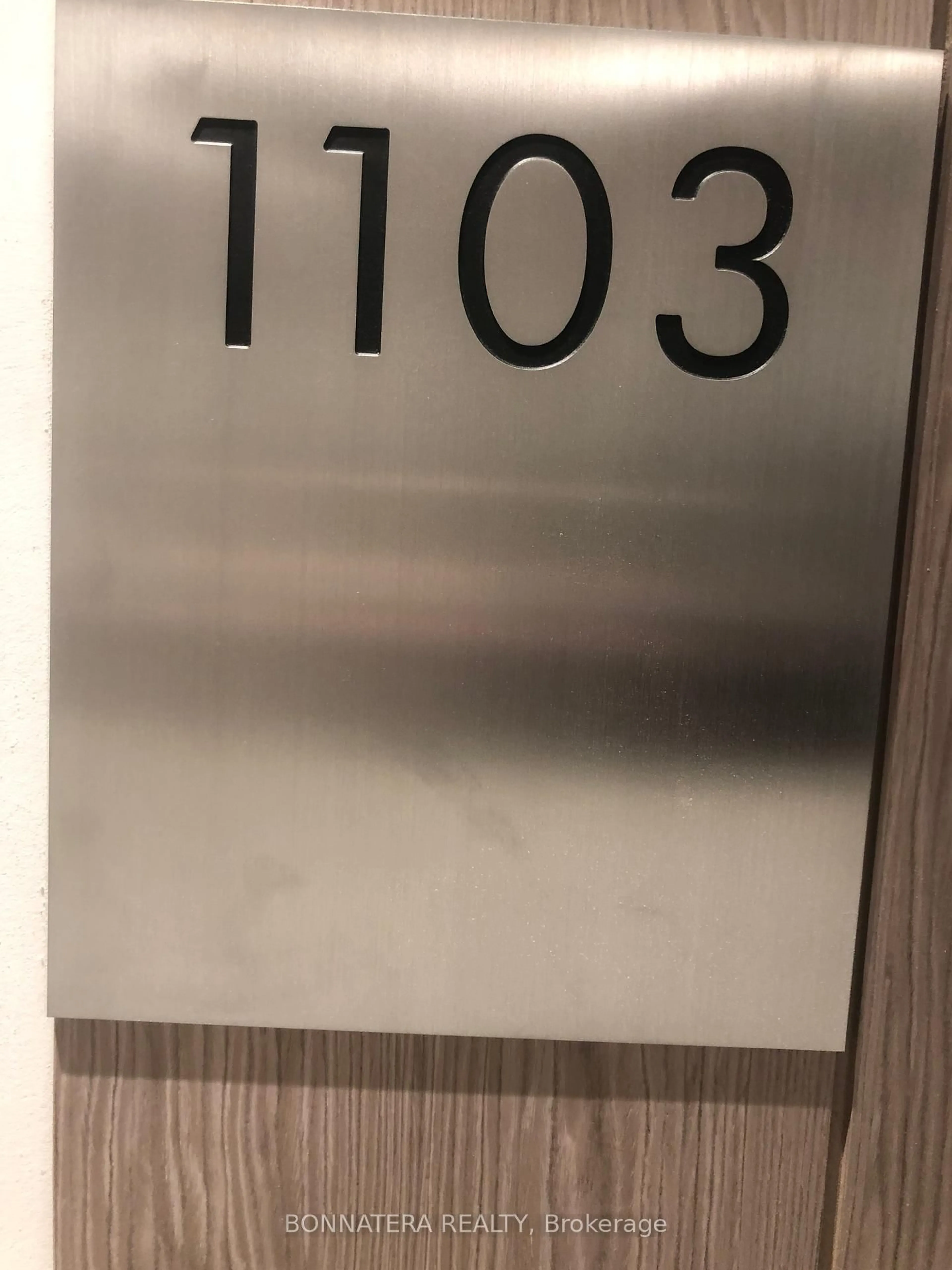 Blurry image for 215 Queen St #1103, Toronto Ontario M5A 1S2