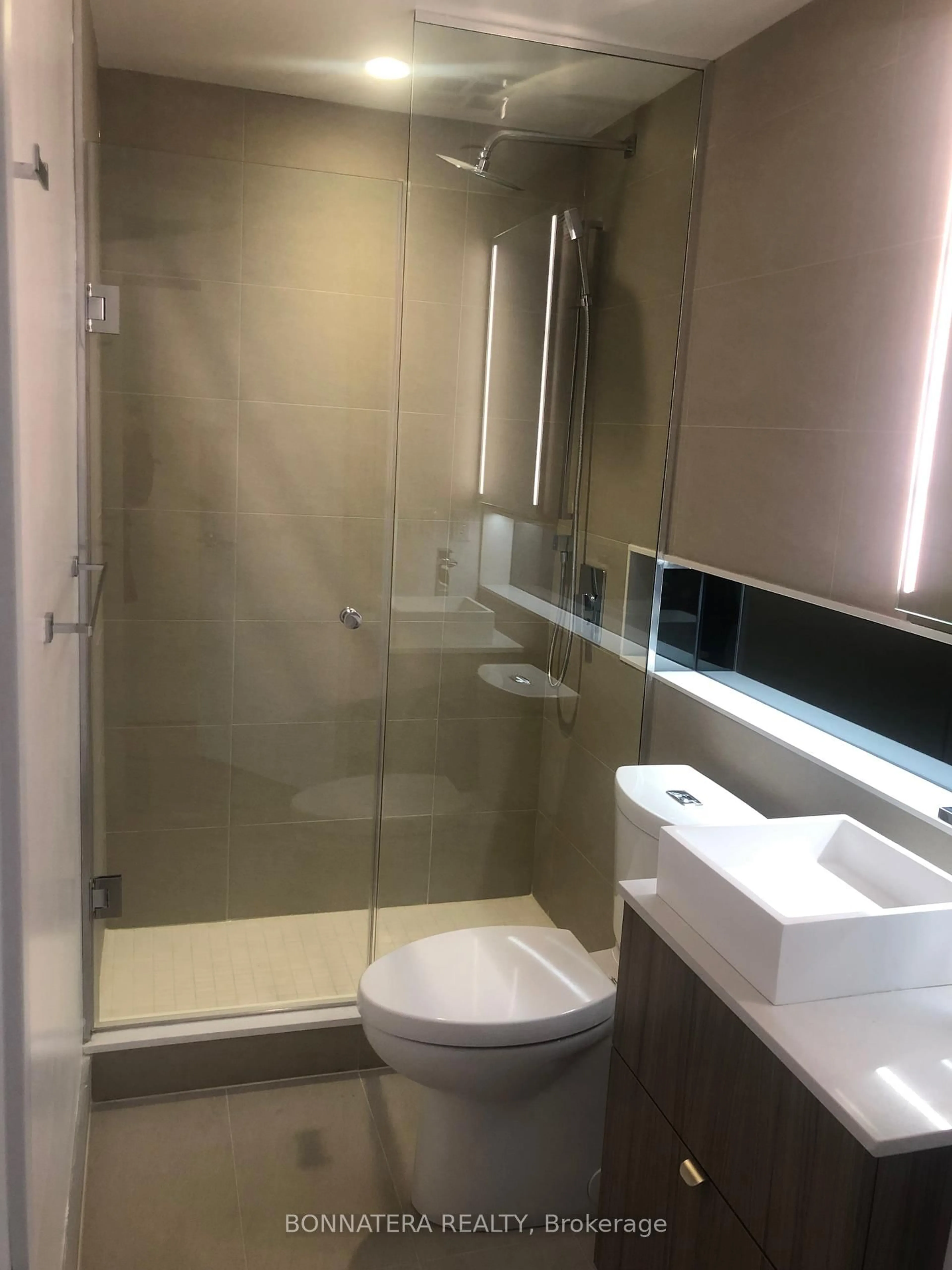 Standard bathroom, ceramic/tile floor for 215 Queen St #1103, Toronto Ontario M5V 0P5