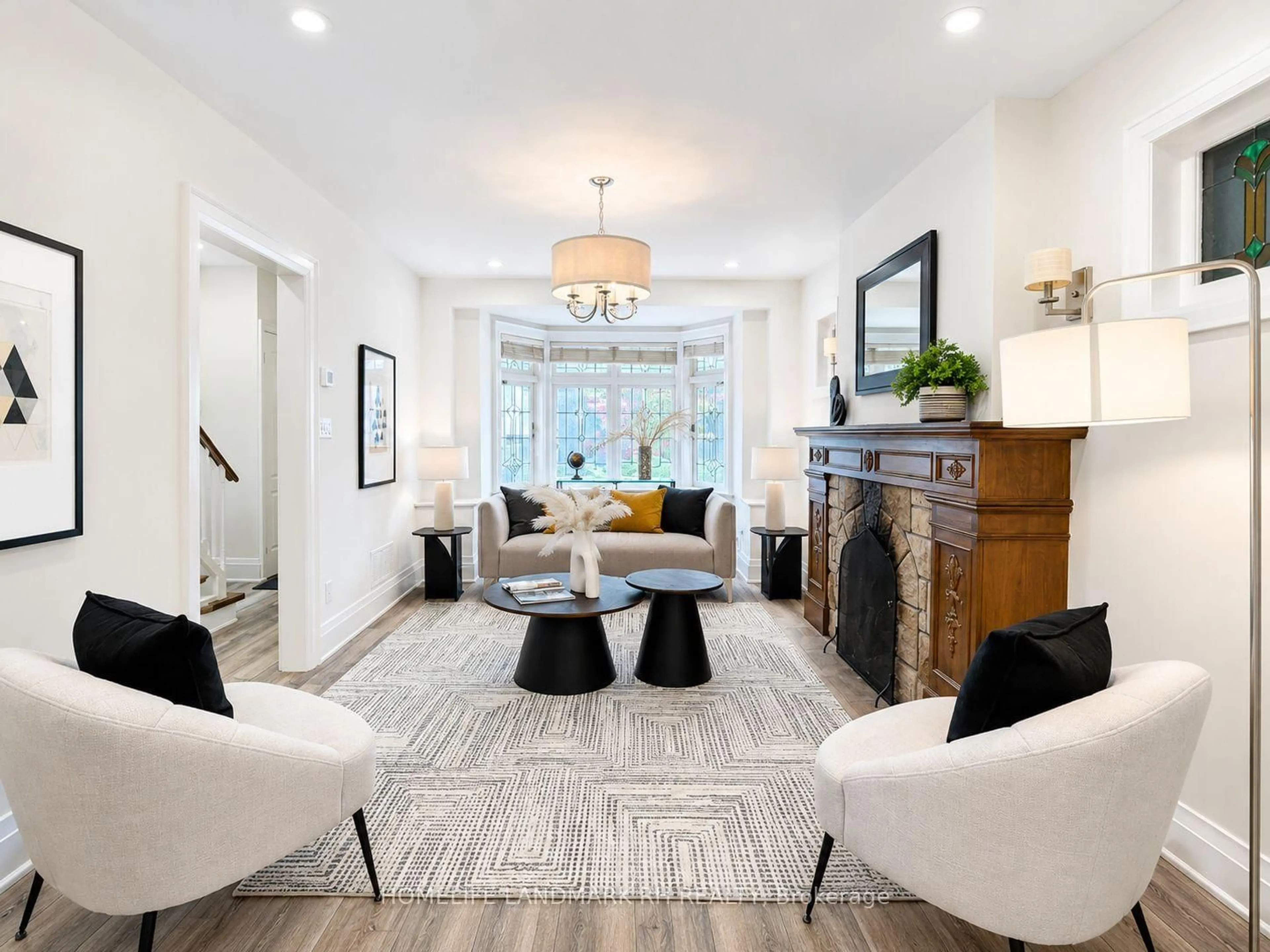 Living room with furniture, unknown for 256 Bedford Park Ave, Toronto Ontario M5M 1J5