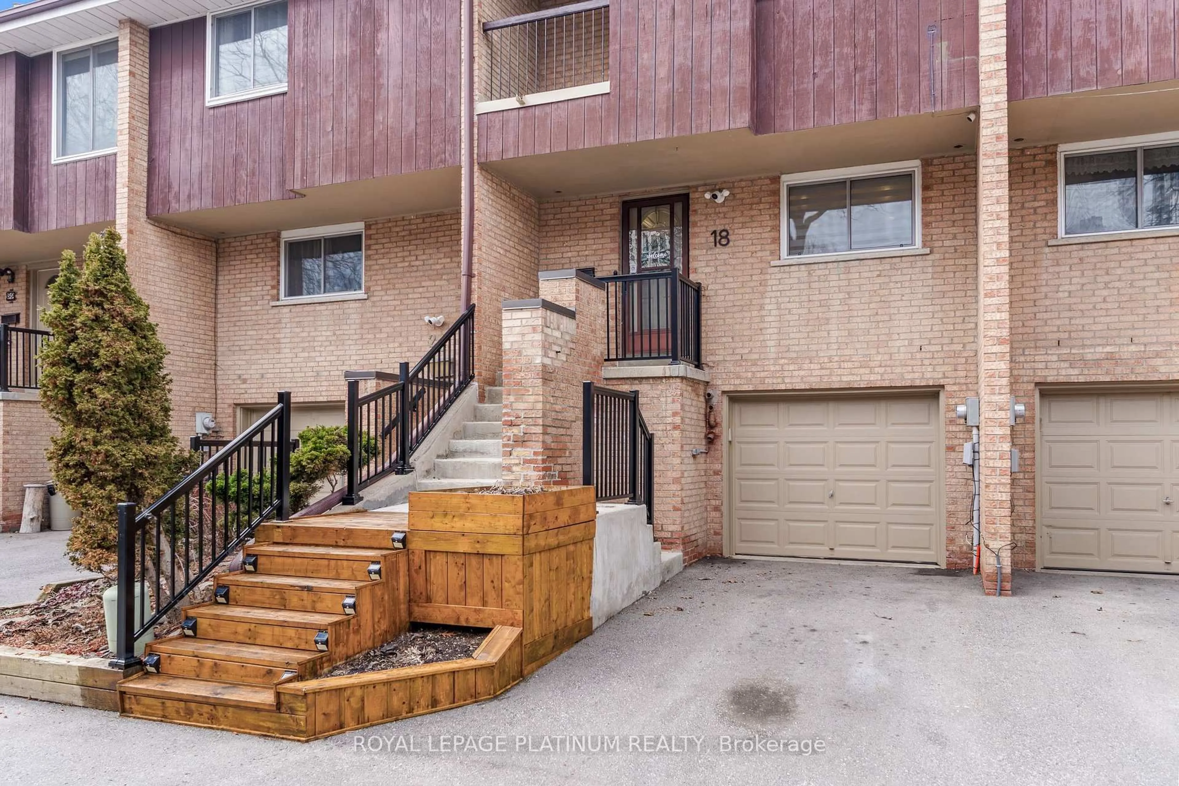 Unknown for 18 Cotton Downway #9, Toronto Ontario M2J 4V7