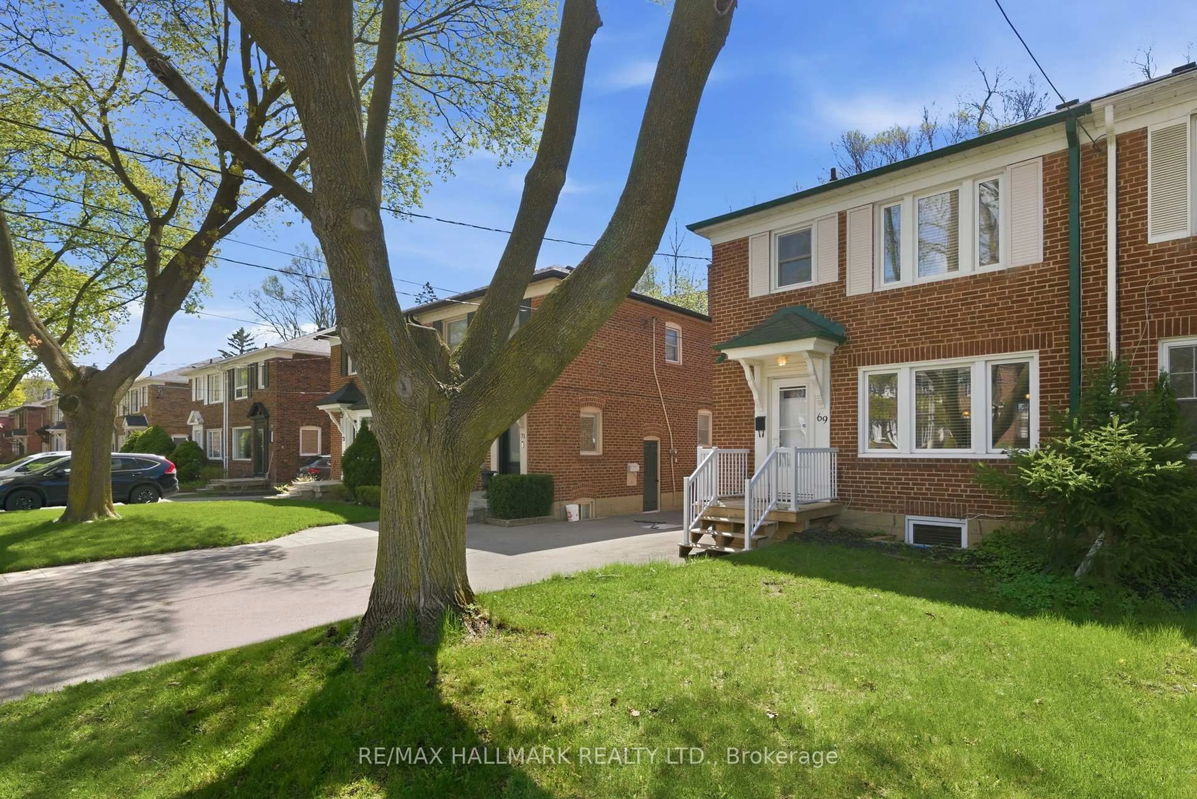 Unknown for 69 Thursfield Cres, Toronto Ontario M4G 2N4