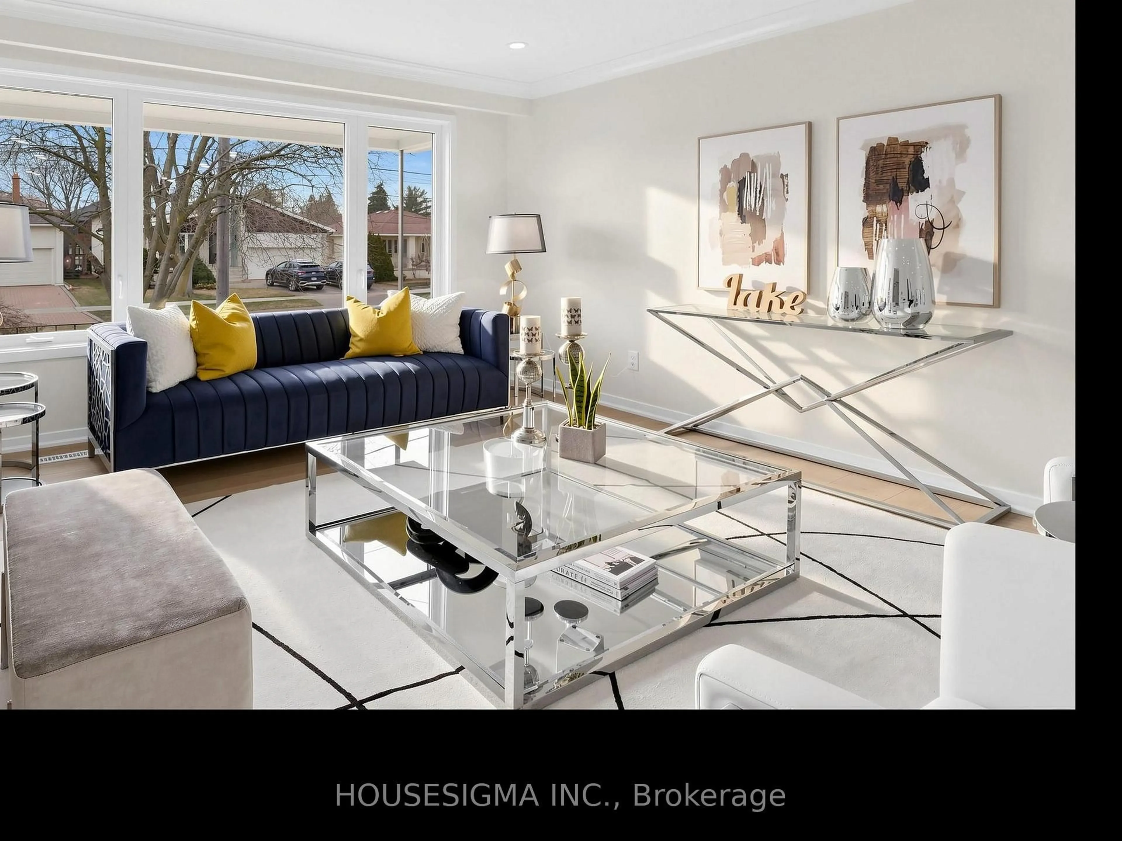 Living room with furniture, unknown for 423 Connaught Ave, Toronto Ontario M2R 2M4