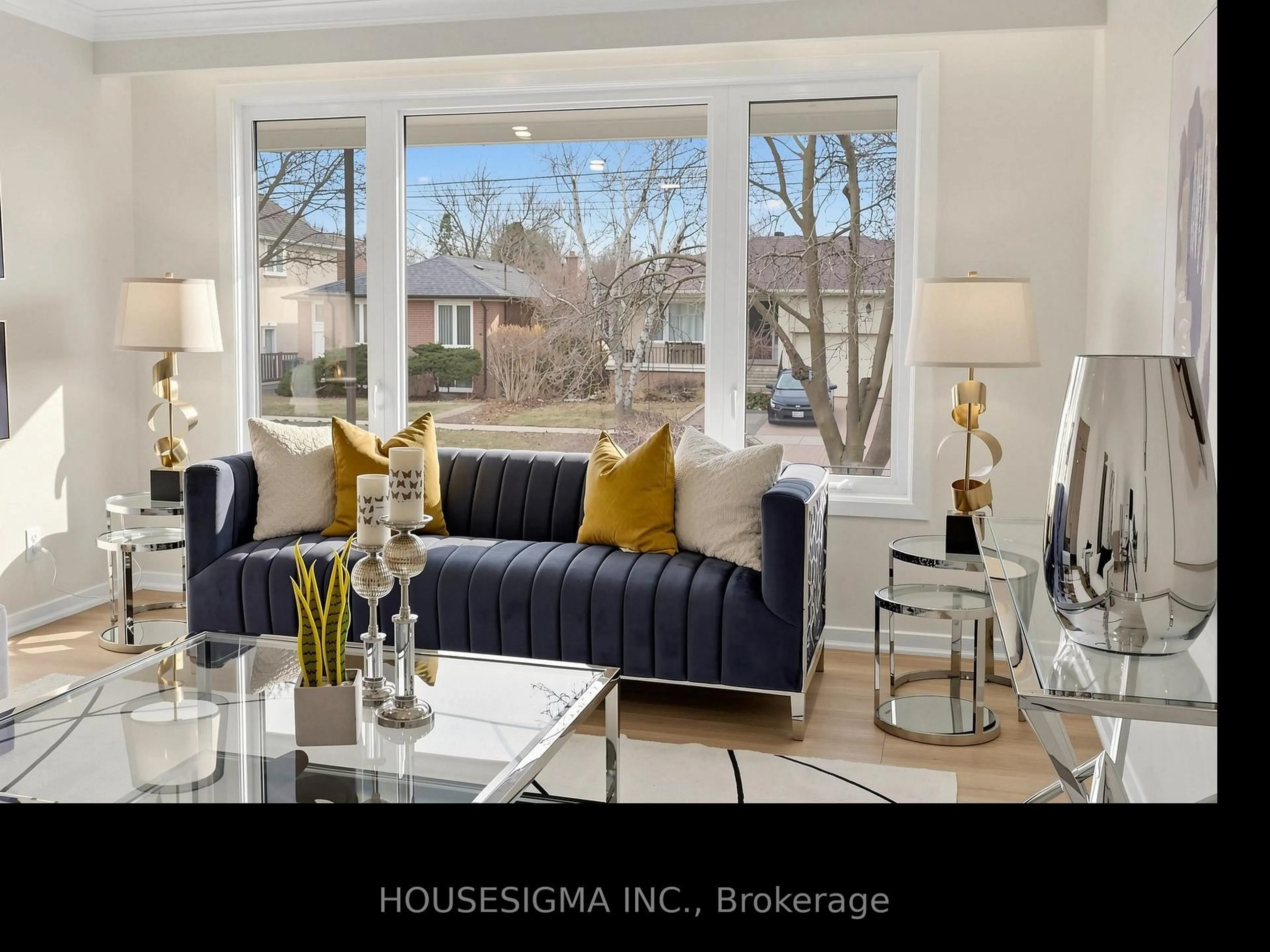 Living room with furniture, unknown for 423 Connaught Ave, Toronto Ontario M2R 2M4