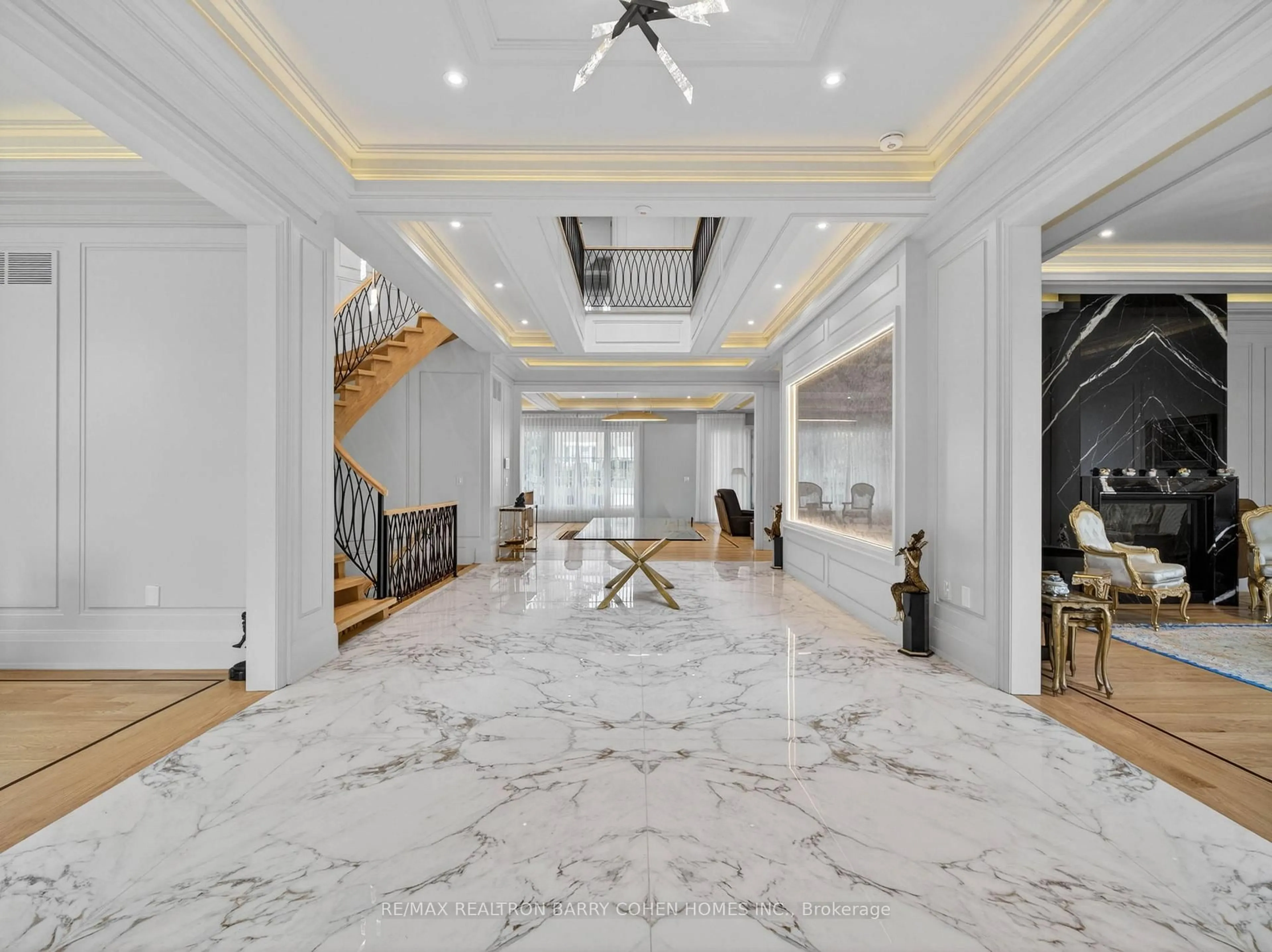 Indoor foyer for 23 Sandfield Rd, Toronto Ontario M3B 2B5