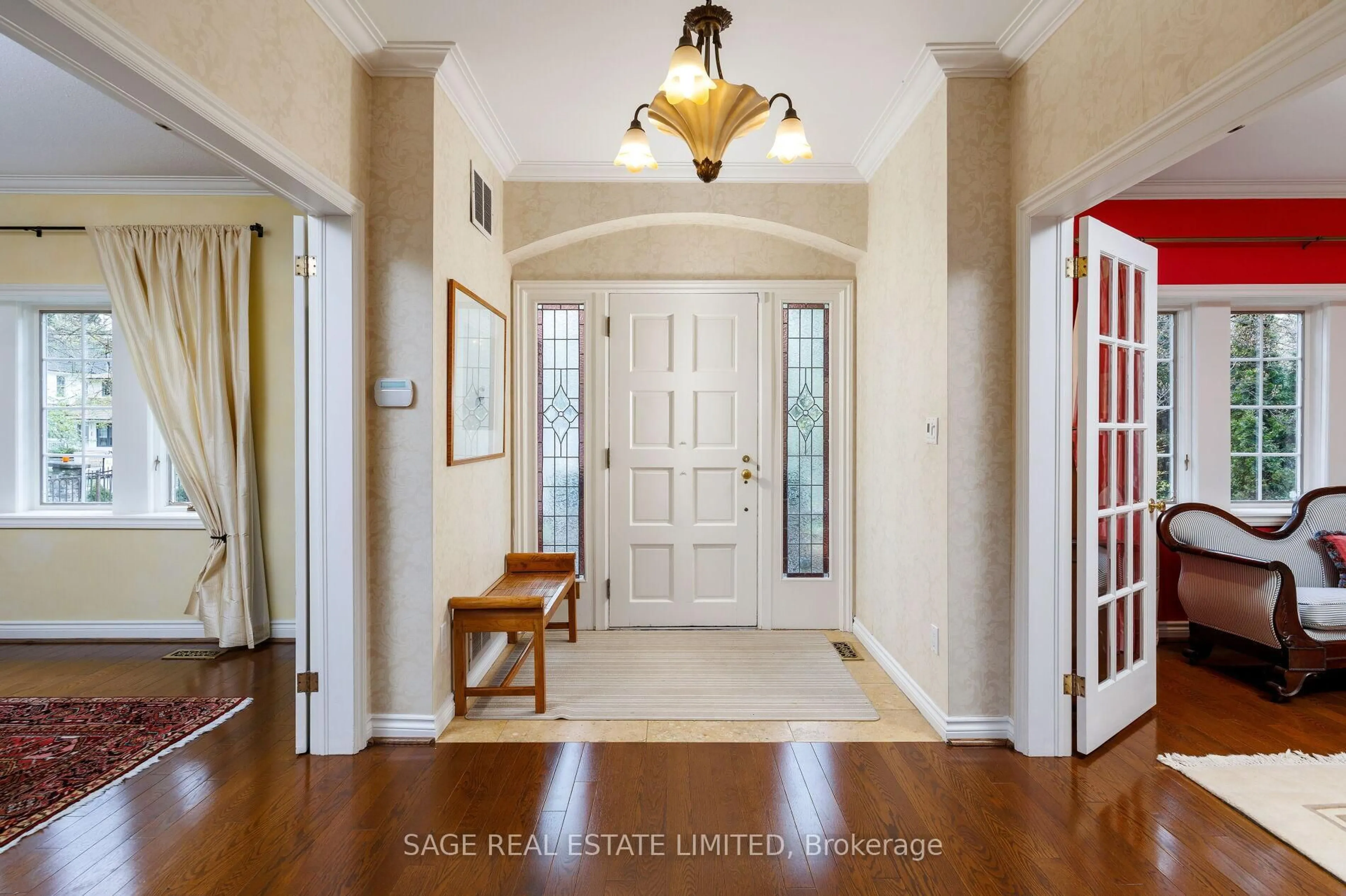 Indoor entryway for 124 Blythwood Rd, Toronto Ontario M4N 1A4