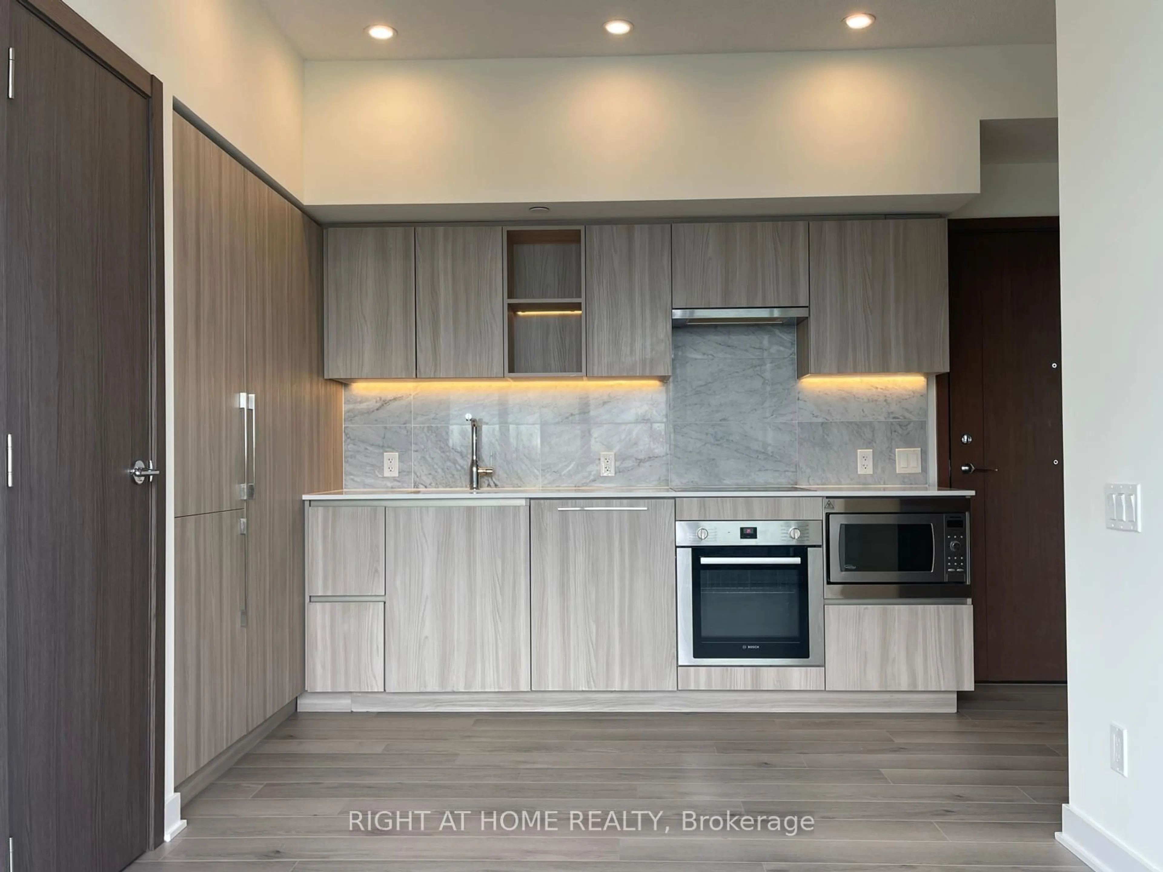 Unknown for 19 Bathurst St #3205, Toronto Ontario M5V 0N2