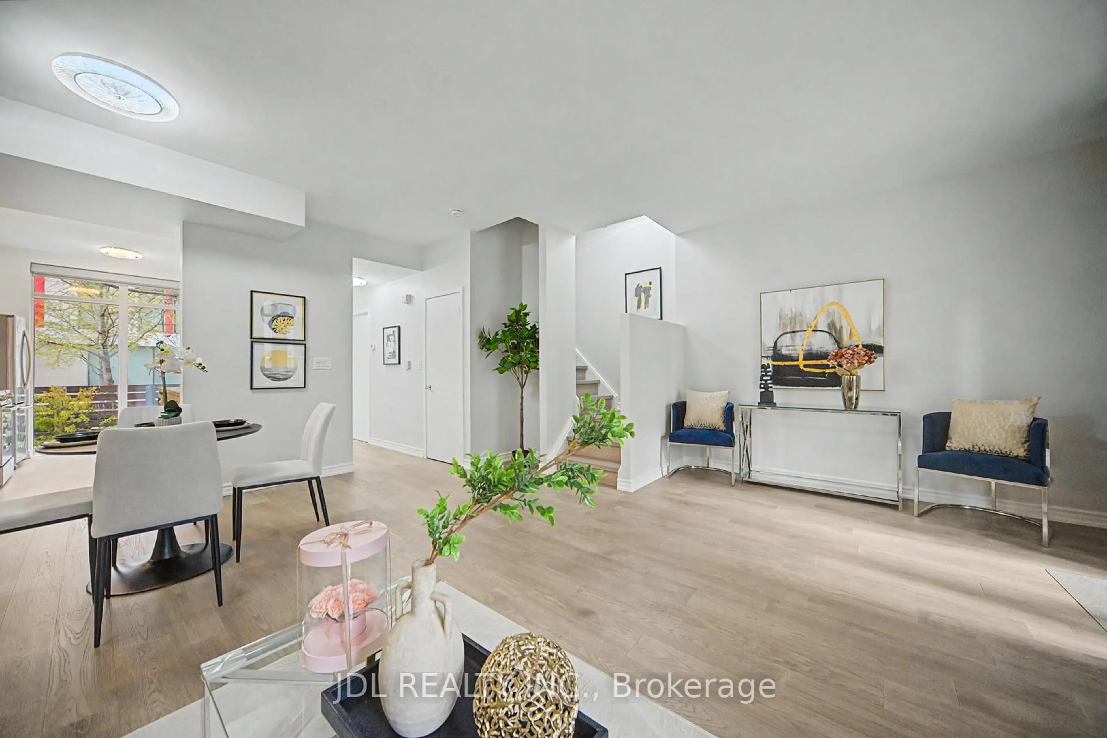 Indoor entryway for 31 Brunel Crt #Th8, Toronto Ontario M5V 3Y2