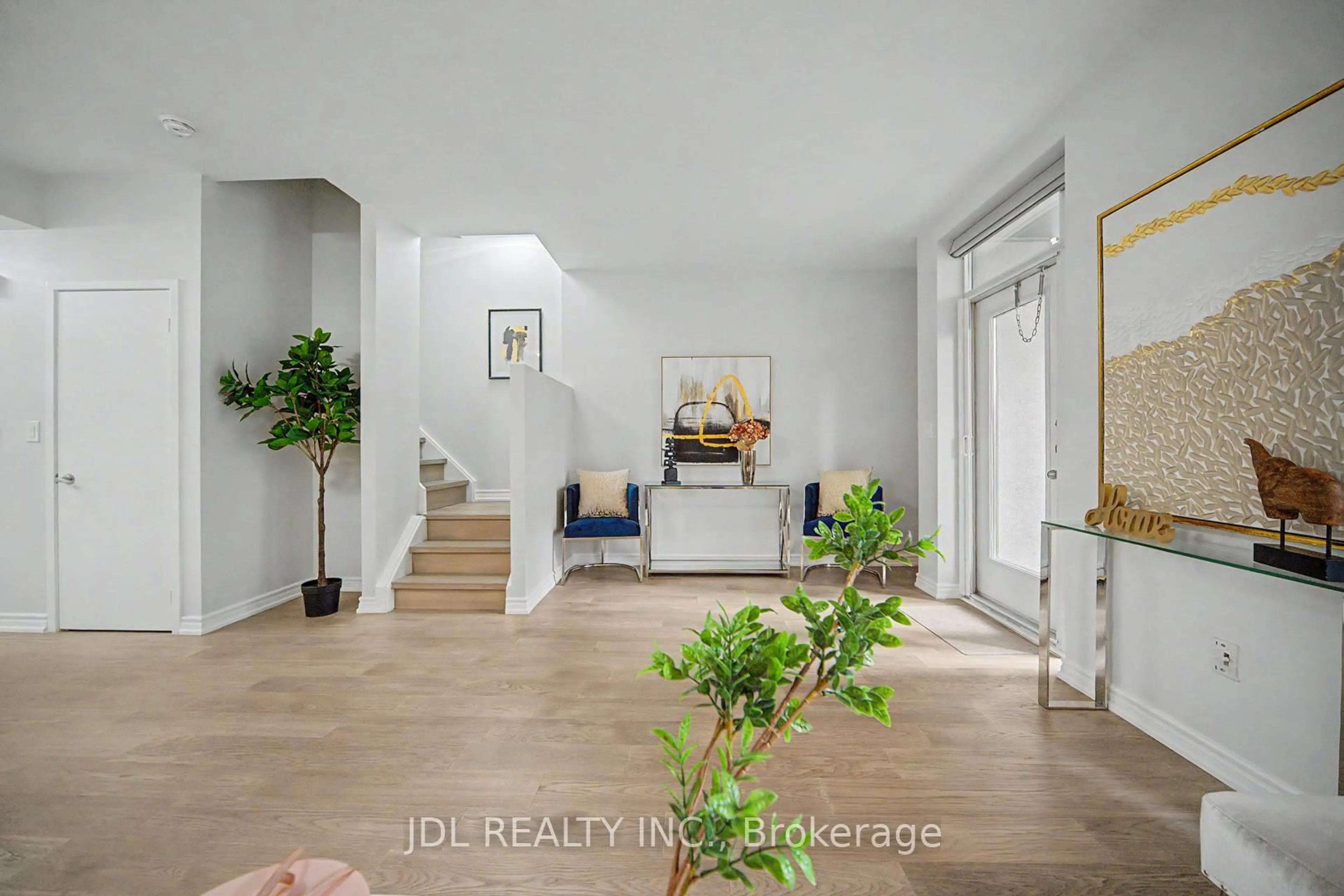 Indoor foyer for 31 Brunel Crt #Th8, Toronto Ontario M5V 3Y2
