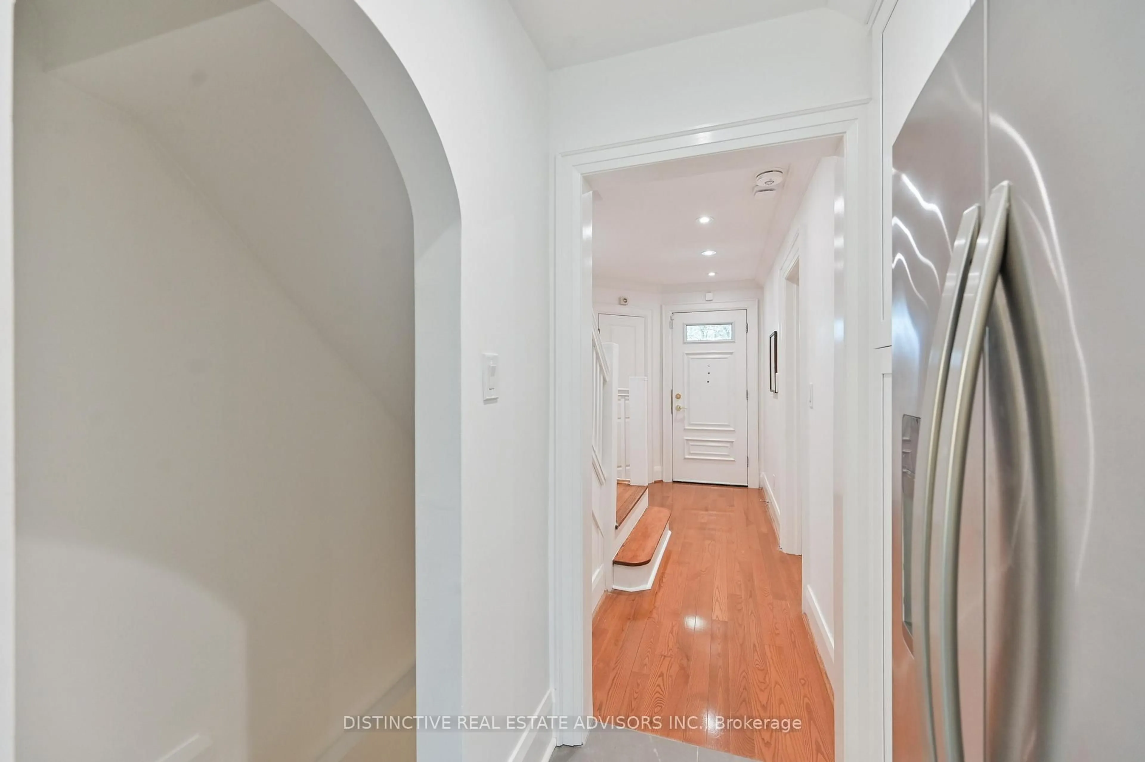 Indoor entryway for 168 Moore Ave, Toronto Ontario M4T 1V8