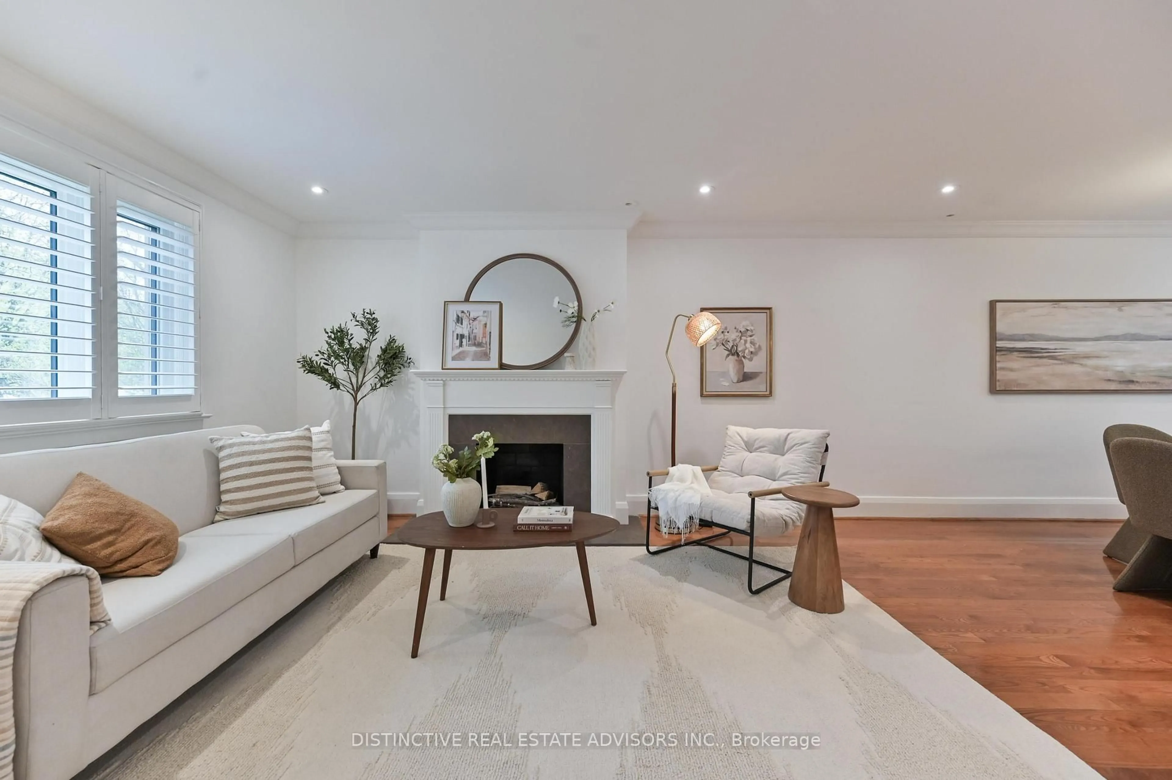 Living room with furniture, unknown for 168 Moore Ave, Toronto Ontario M4T 1V8