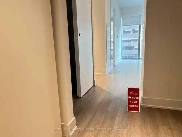8 Cumberland St #1505, Toronto 4