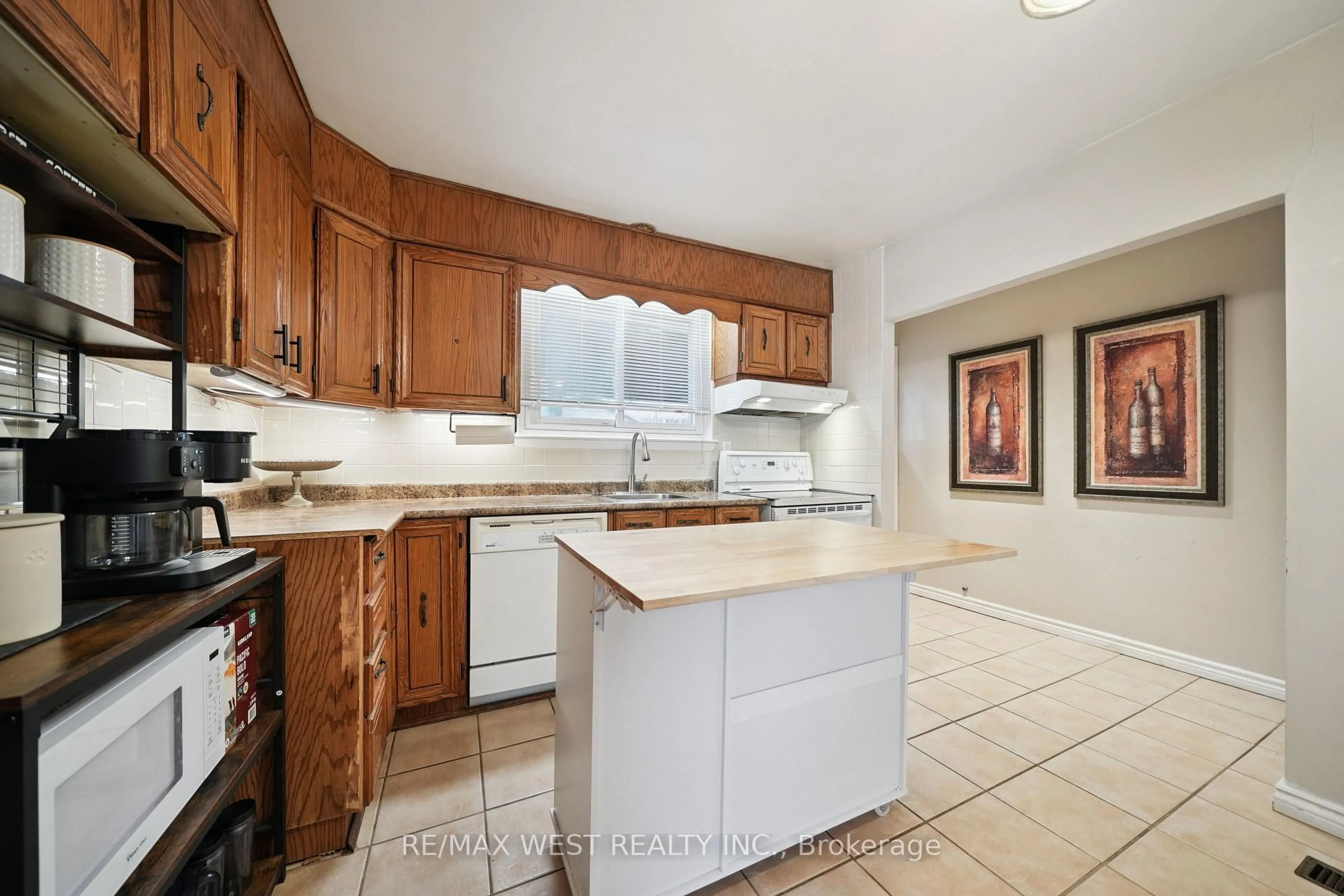 Unknown for 2 Lisburn Cres, Toronto Ontario M2J 2Z5