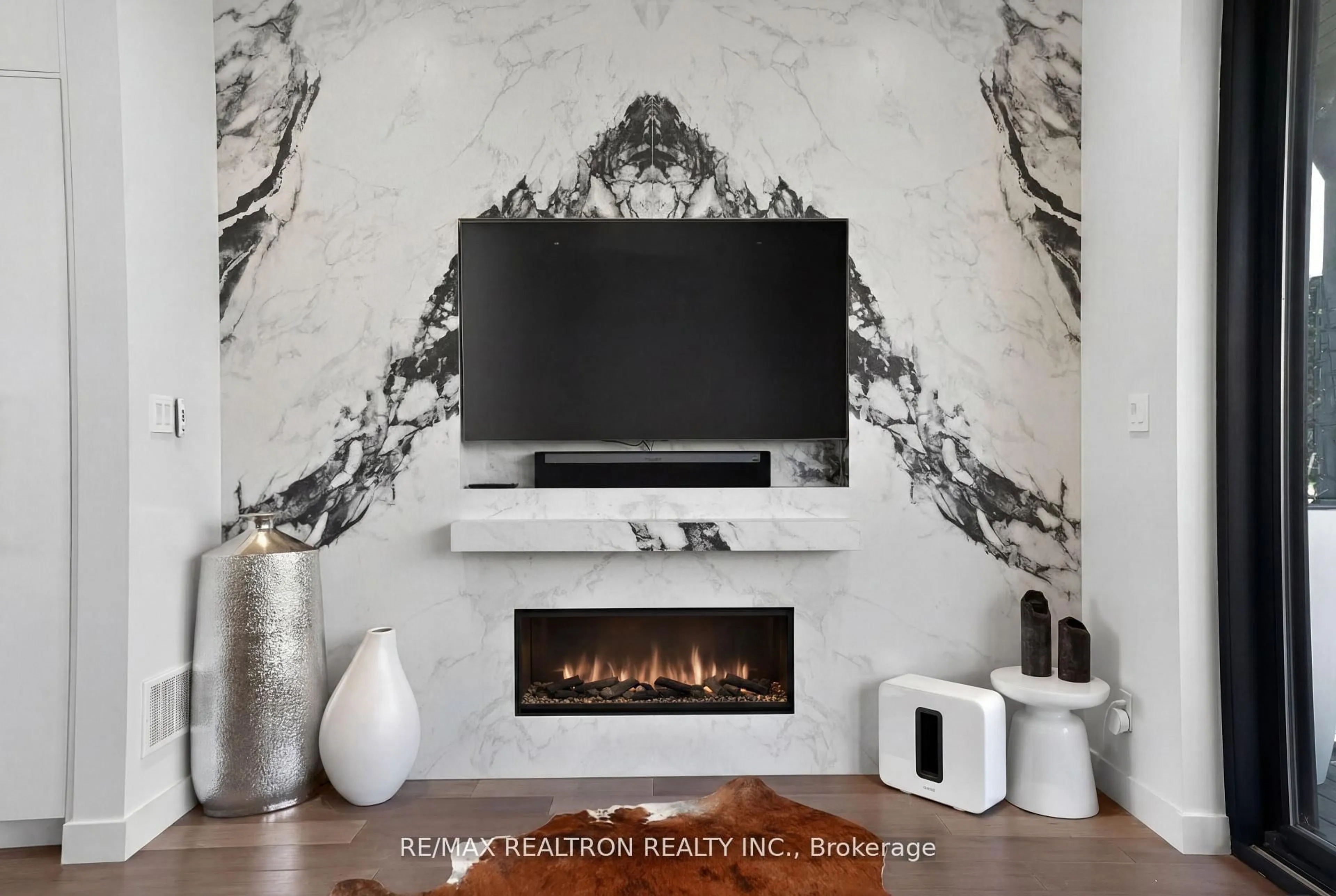 Home theater for 17 Lynnhaven Rd, Toronto Ontario M6A 2K7