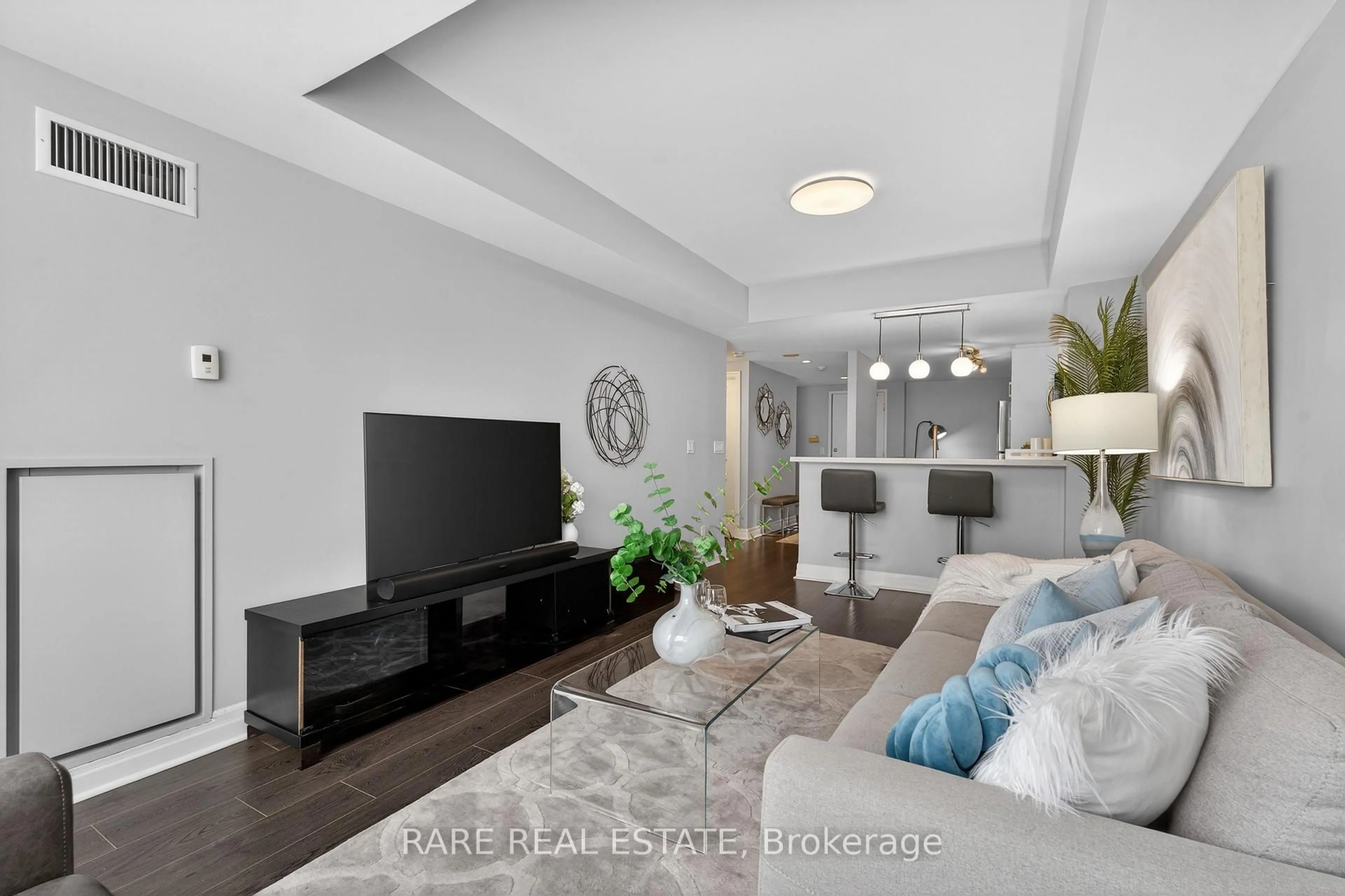 Living room with furniture, unknown for 1801 Bayview Ave #702, Toronto Ontario M4G 4K2