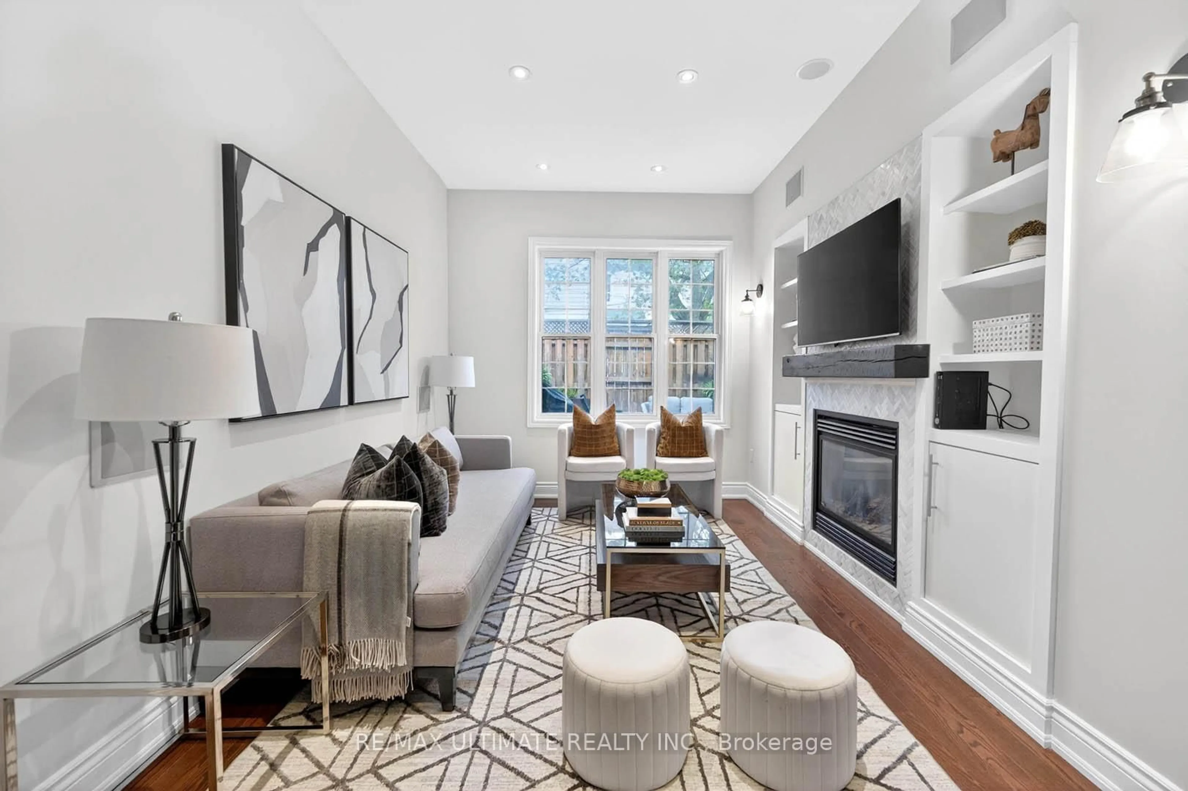 Living room with furniture, unknown for 4 Bridgman Ave, Toronto Ontario M5R 1X2