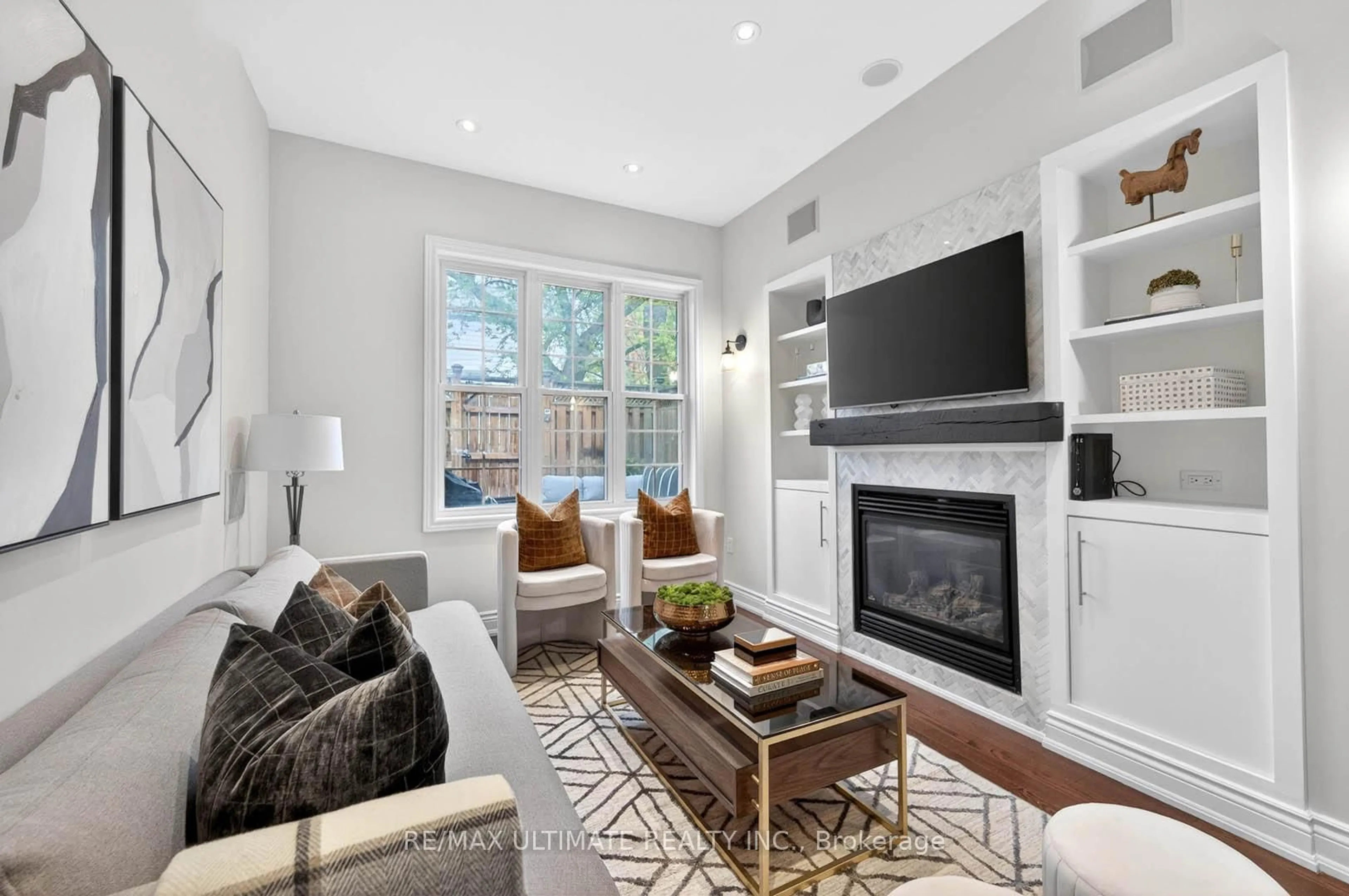 Living room with furniture, unknown for 4 Bridgman Ave, Toronto Ontario M5R 1X2