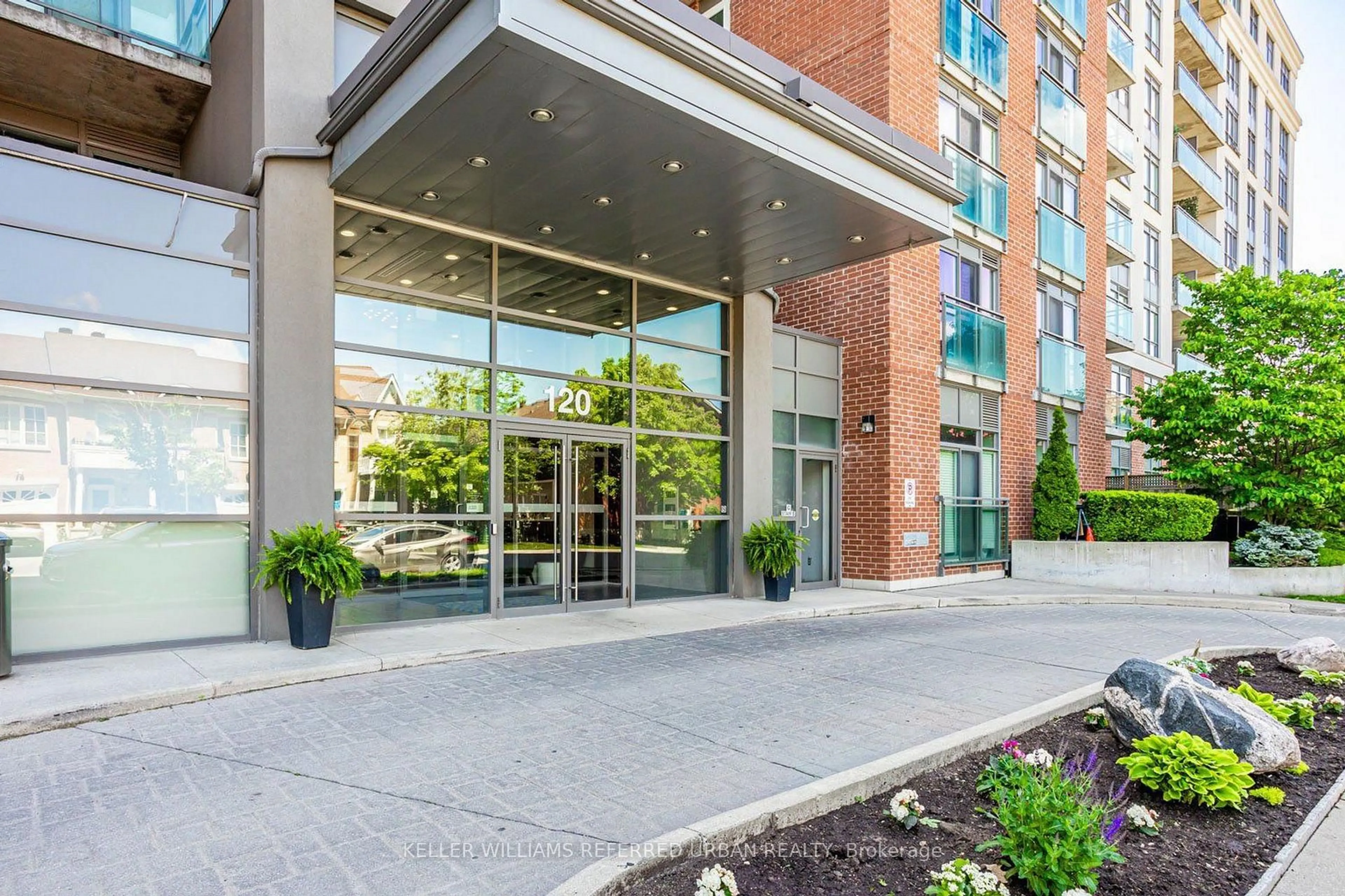 Indoor foyer for 120 Dallimore Circ #614, Toronto Ontario M3C 4J1
