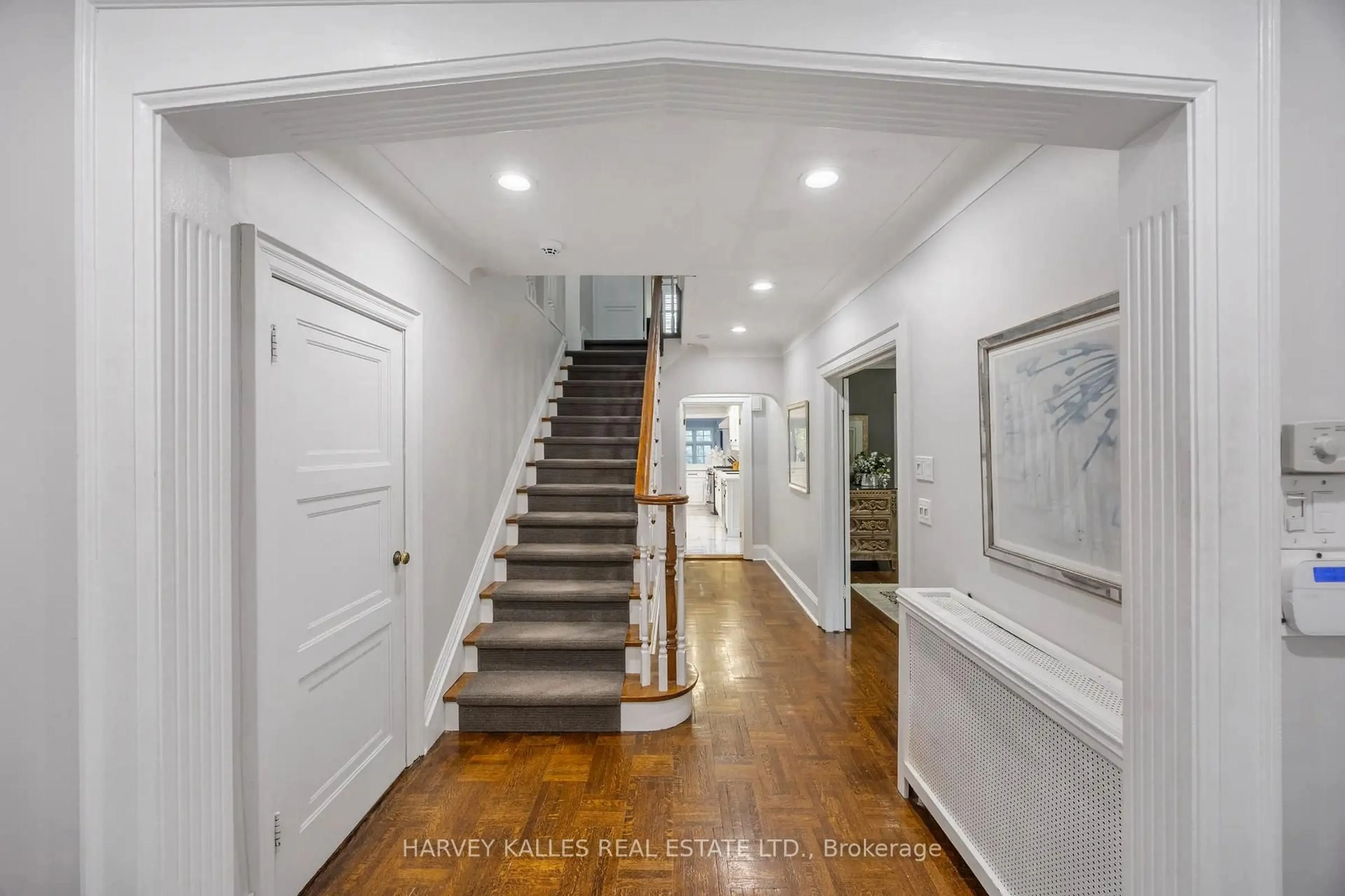 Indoor entryway for 141 Old Forest Hill Rd, Toronto Ontario M5N 2N7