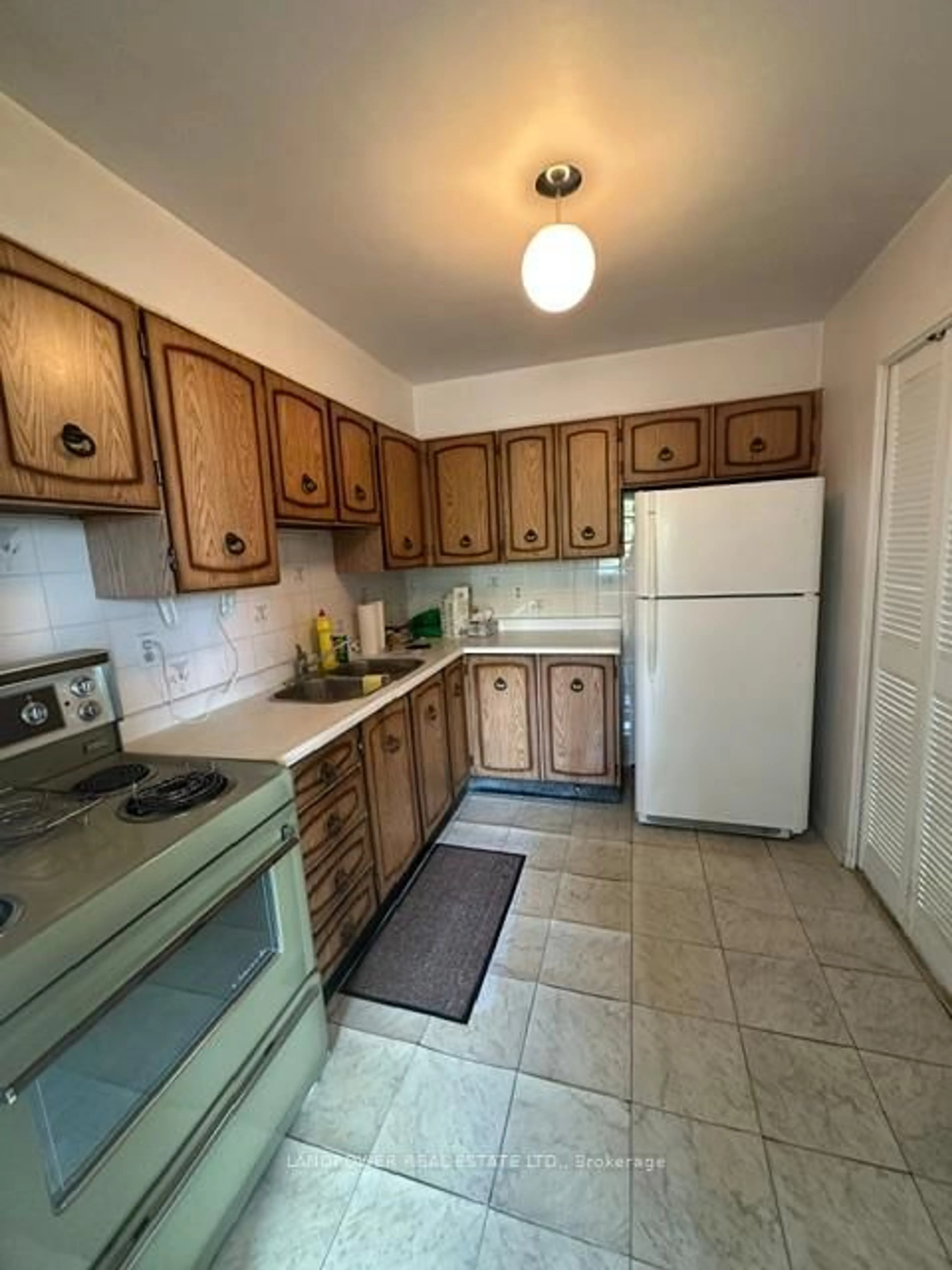 Standard kitchen, unknown for 5 Shady Golf Way #416, Toronto Ontario M3C 3A5