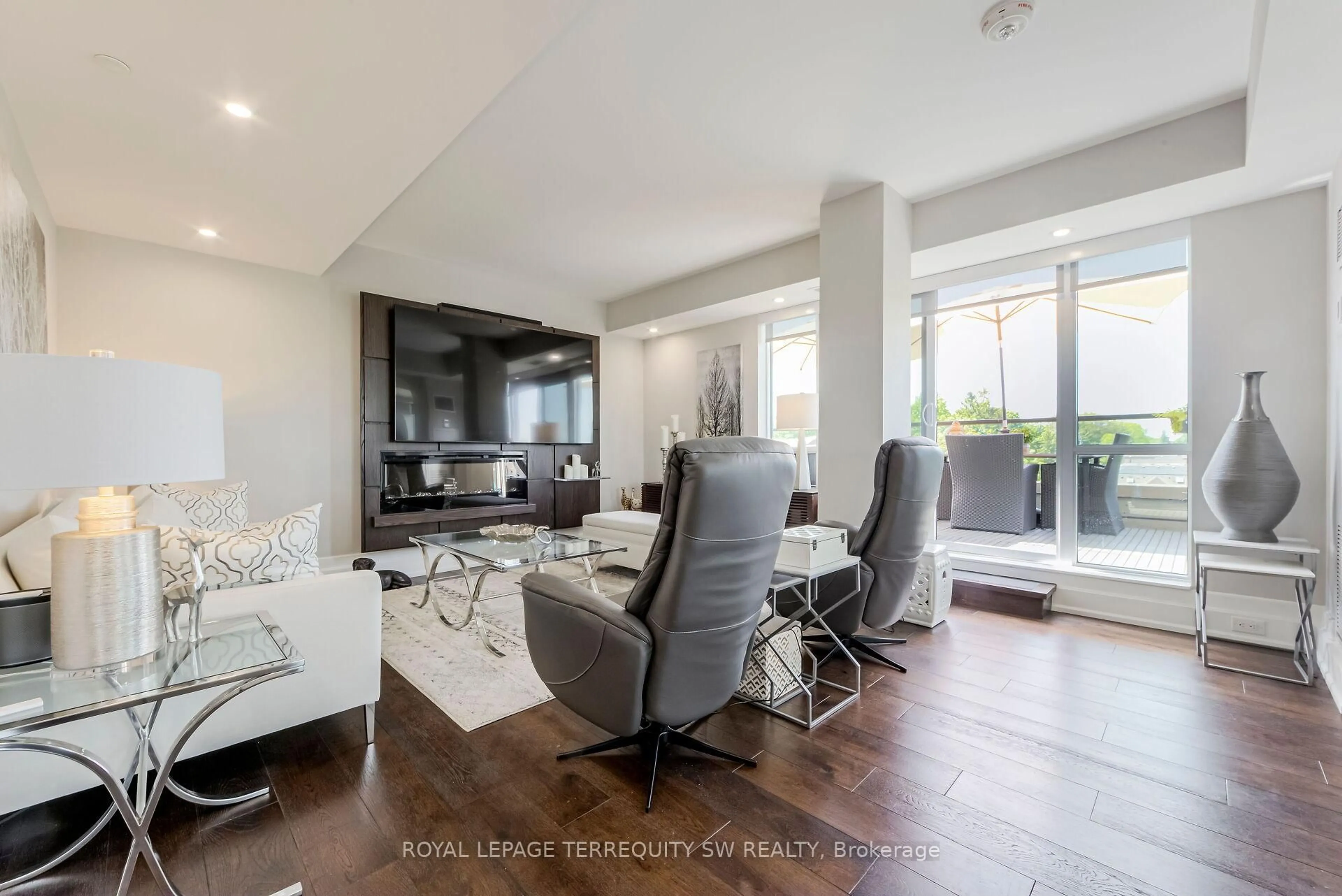 Unknown for 3 Southvale Dr #605, Toronto Ontario M4G 1G1