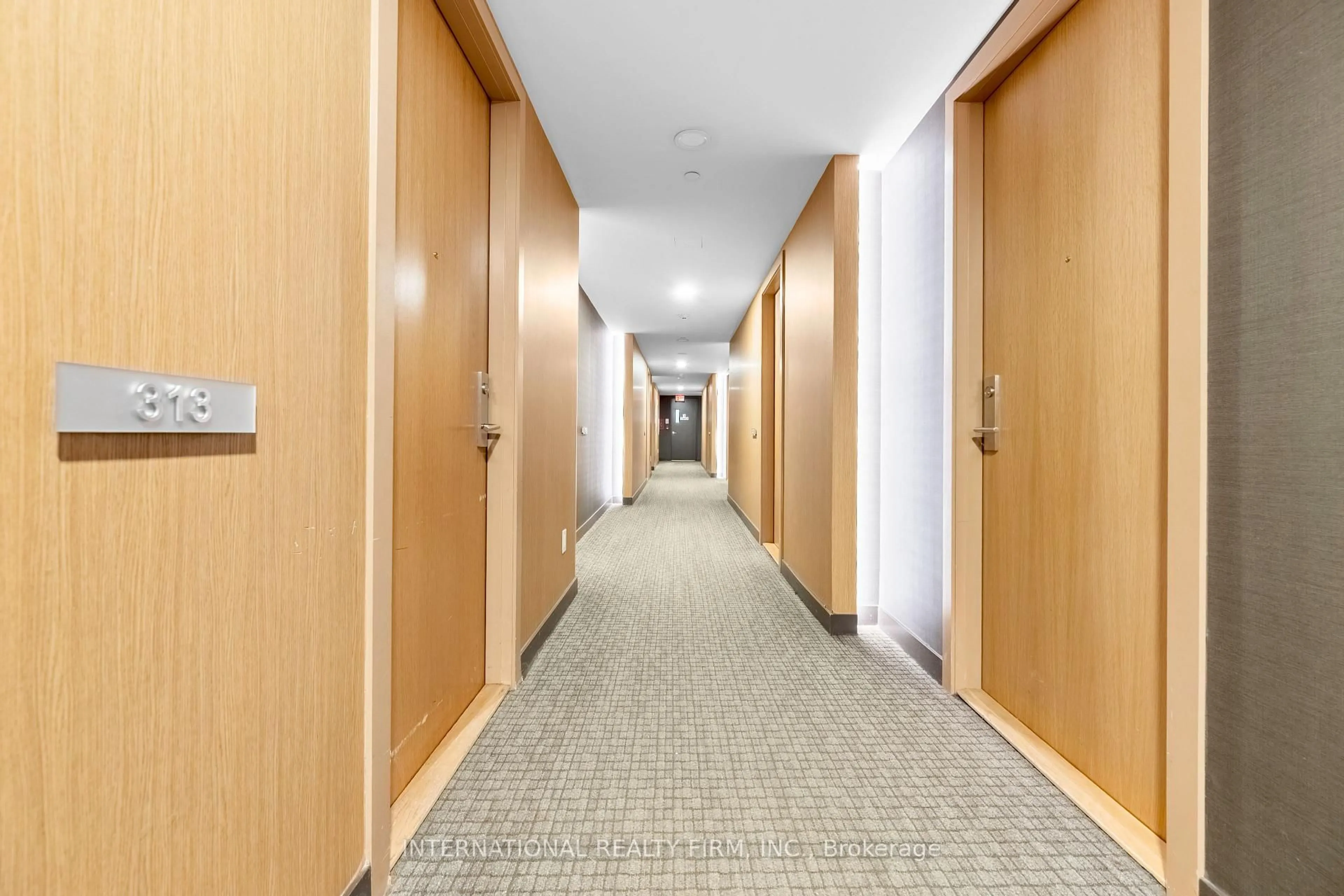 Indoor foyer for 629 King St #313, Toronto Ontario M5V 0G9