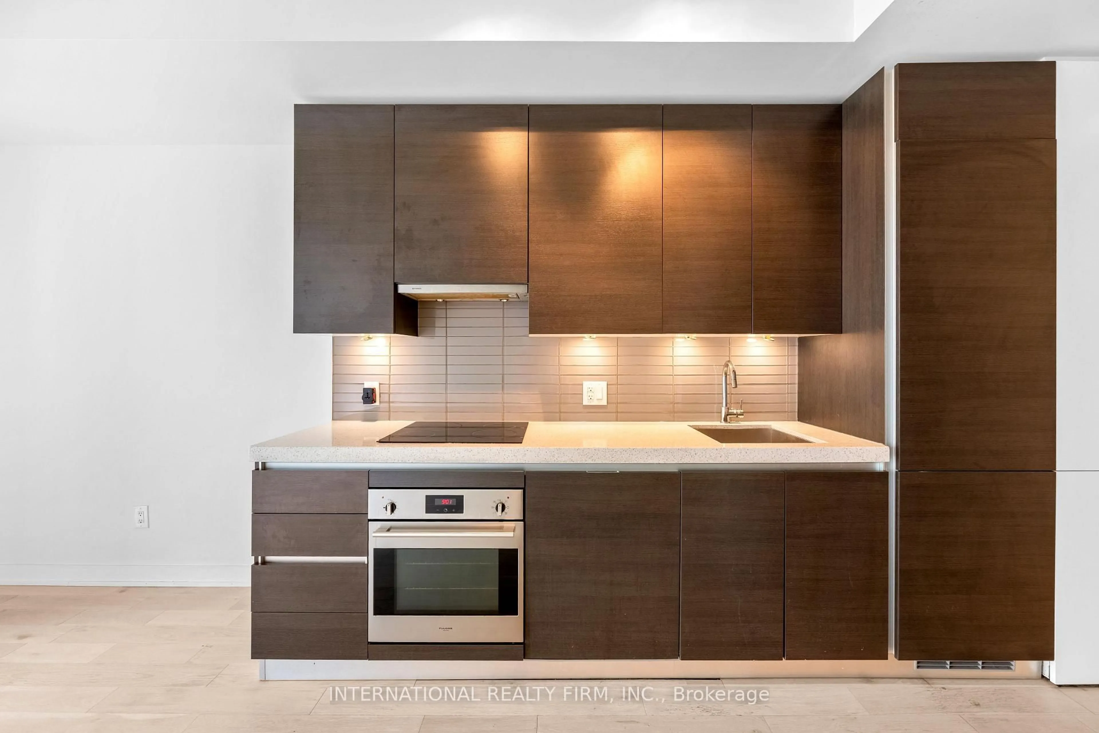 Standard kitchen, unknown for 629 King St #313, Toronto Ontario M5V 0G9