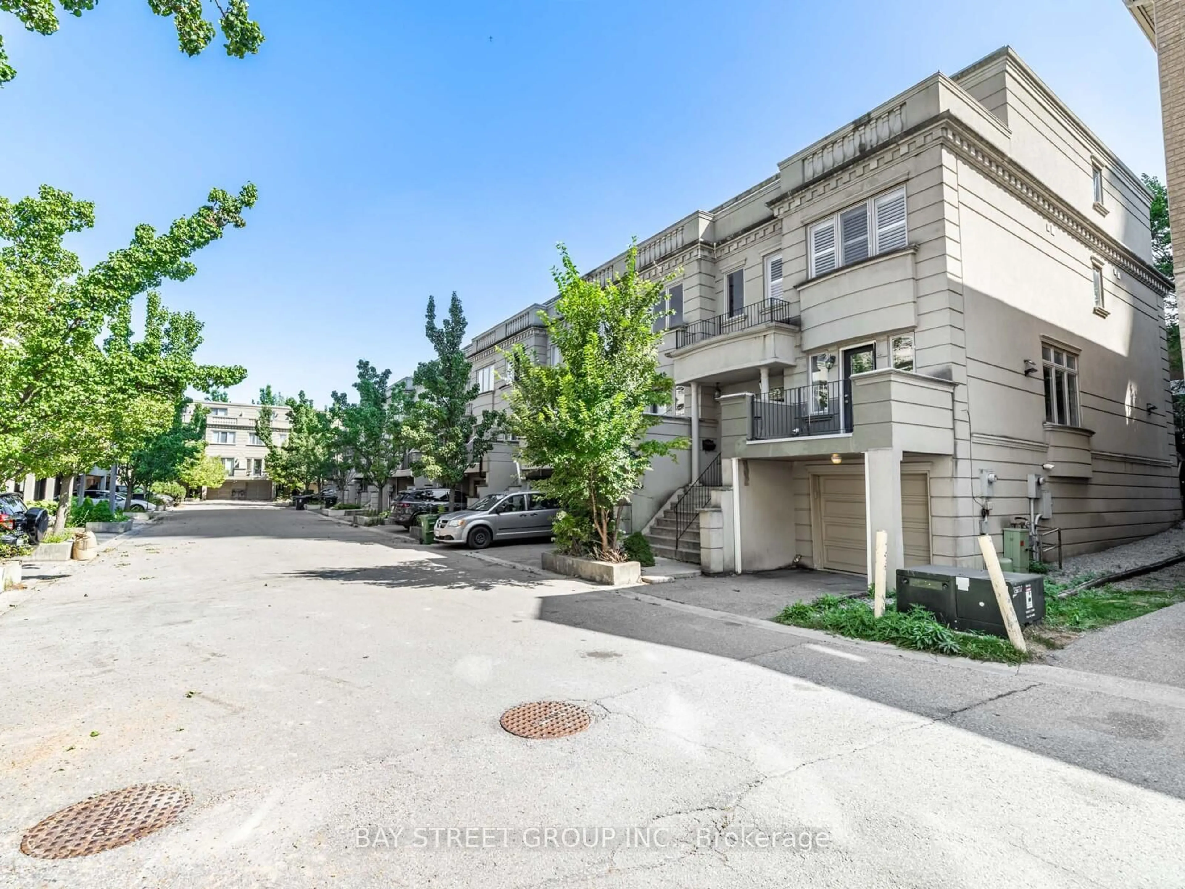 Unknown for 35 William Poole Way, Toronto Ontario M2N 7A6