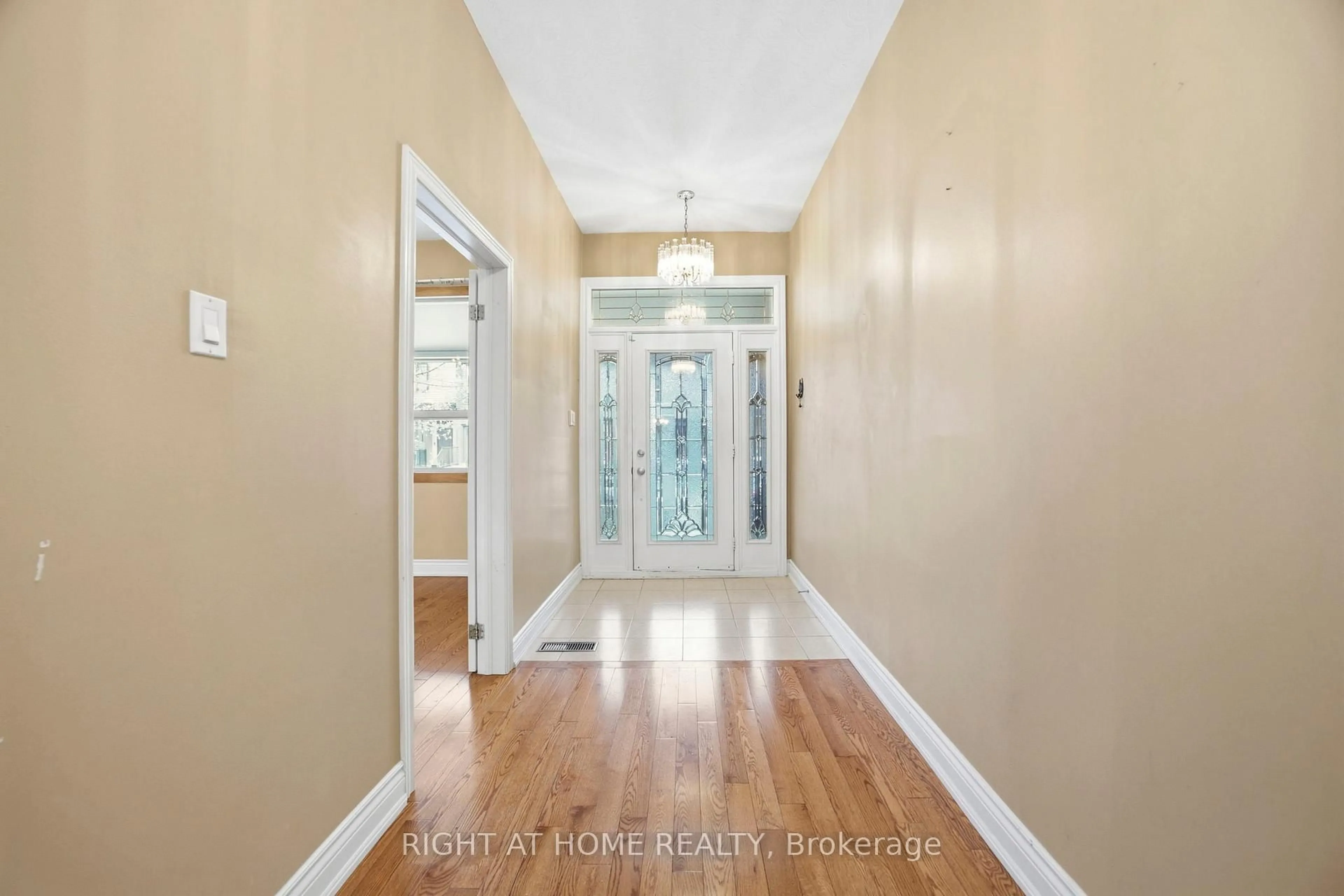 Indoor entryway for 81 Argyle St, Toronto Ontario M6J 1N8