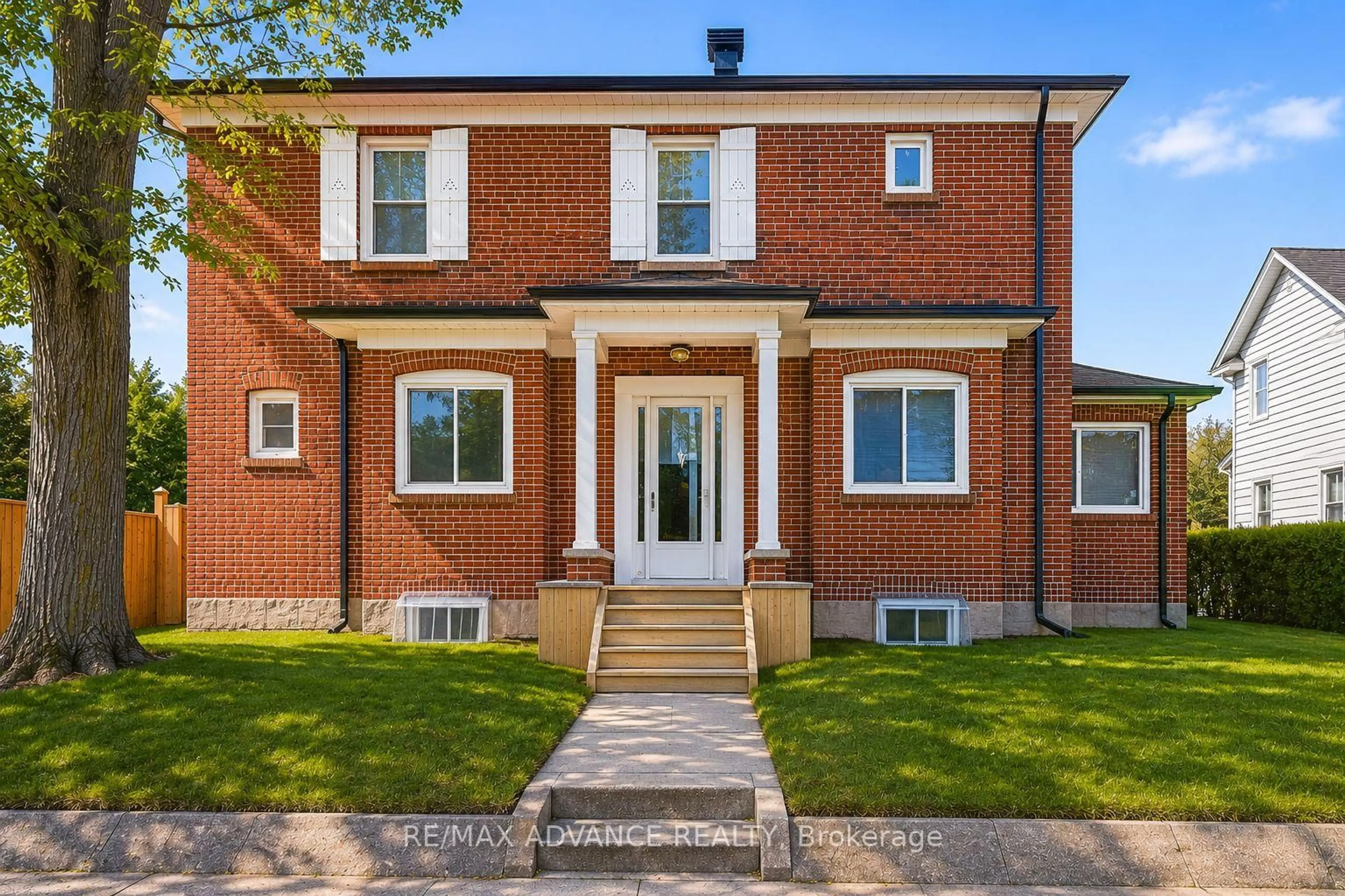 Home with brick exterior material, street for 33 Castlefield Ave, Toronto Ontario M4R 1G5