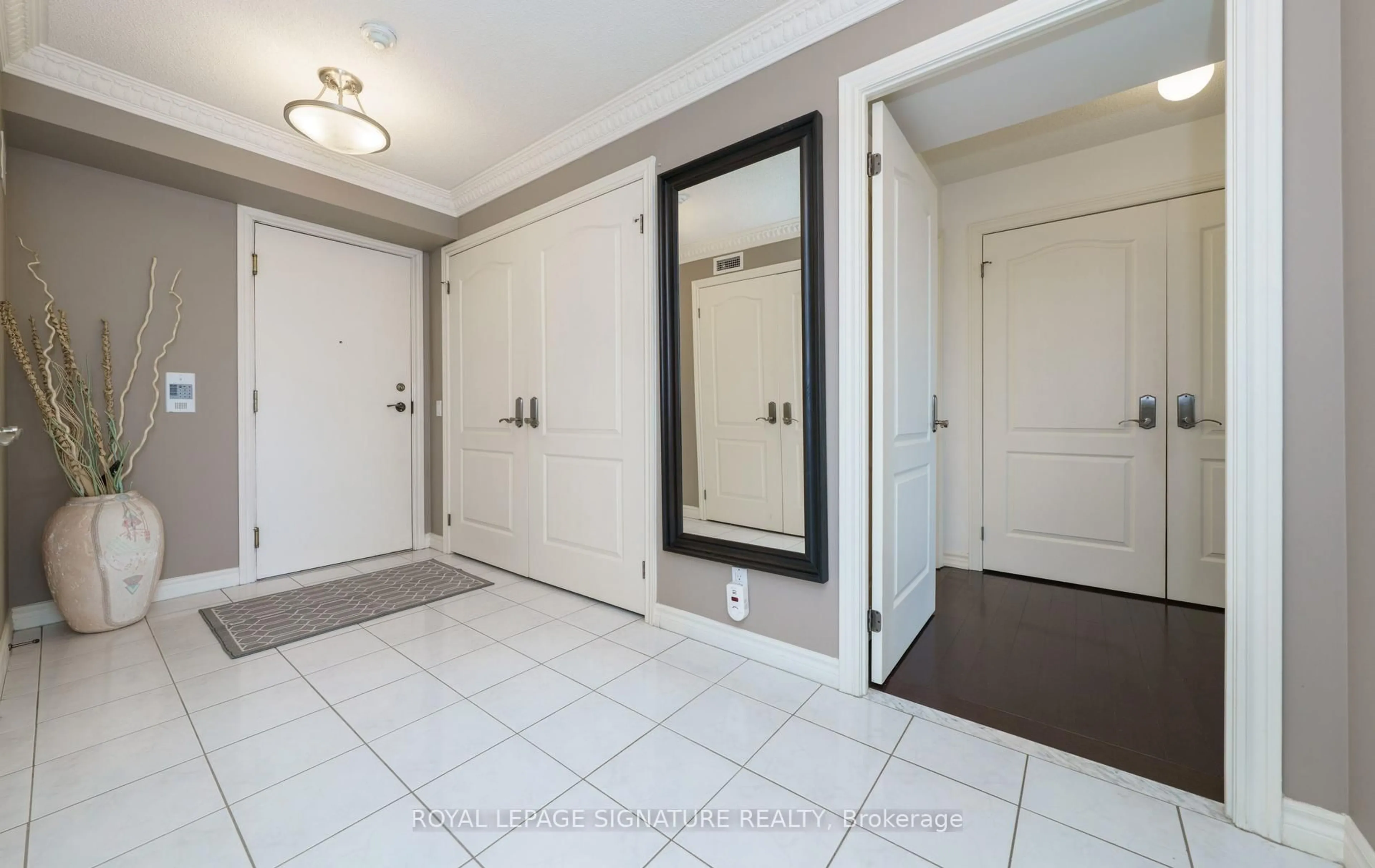 Indoor entryway for 265 Ridley Blvd #508, Toronto Ontario M5M 4N8