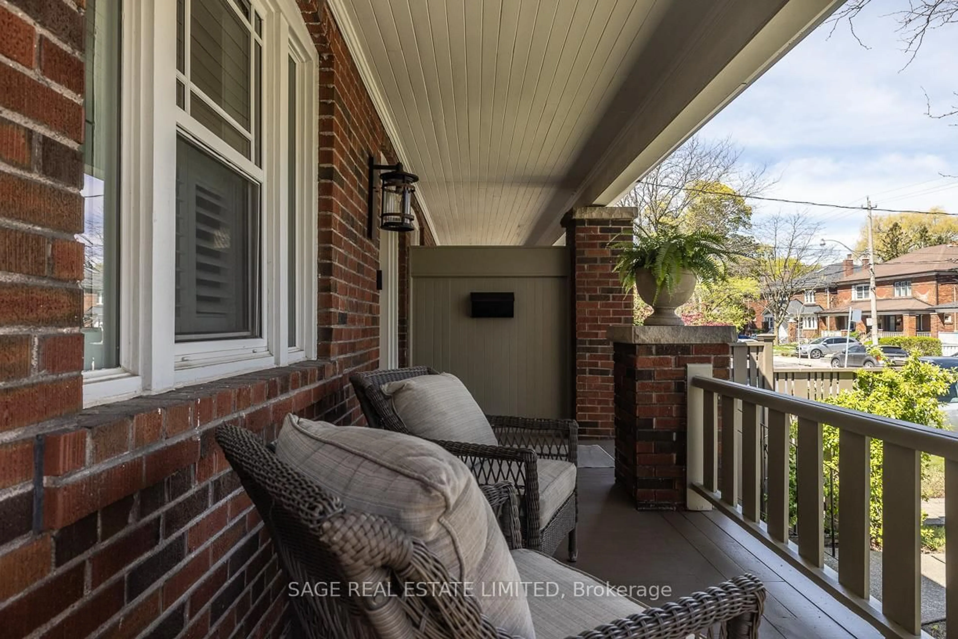 Patio, street for 173 Melrose Ave, Toronto Ontario M5M 1Y9
