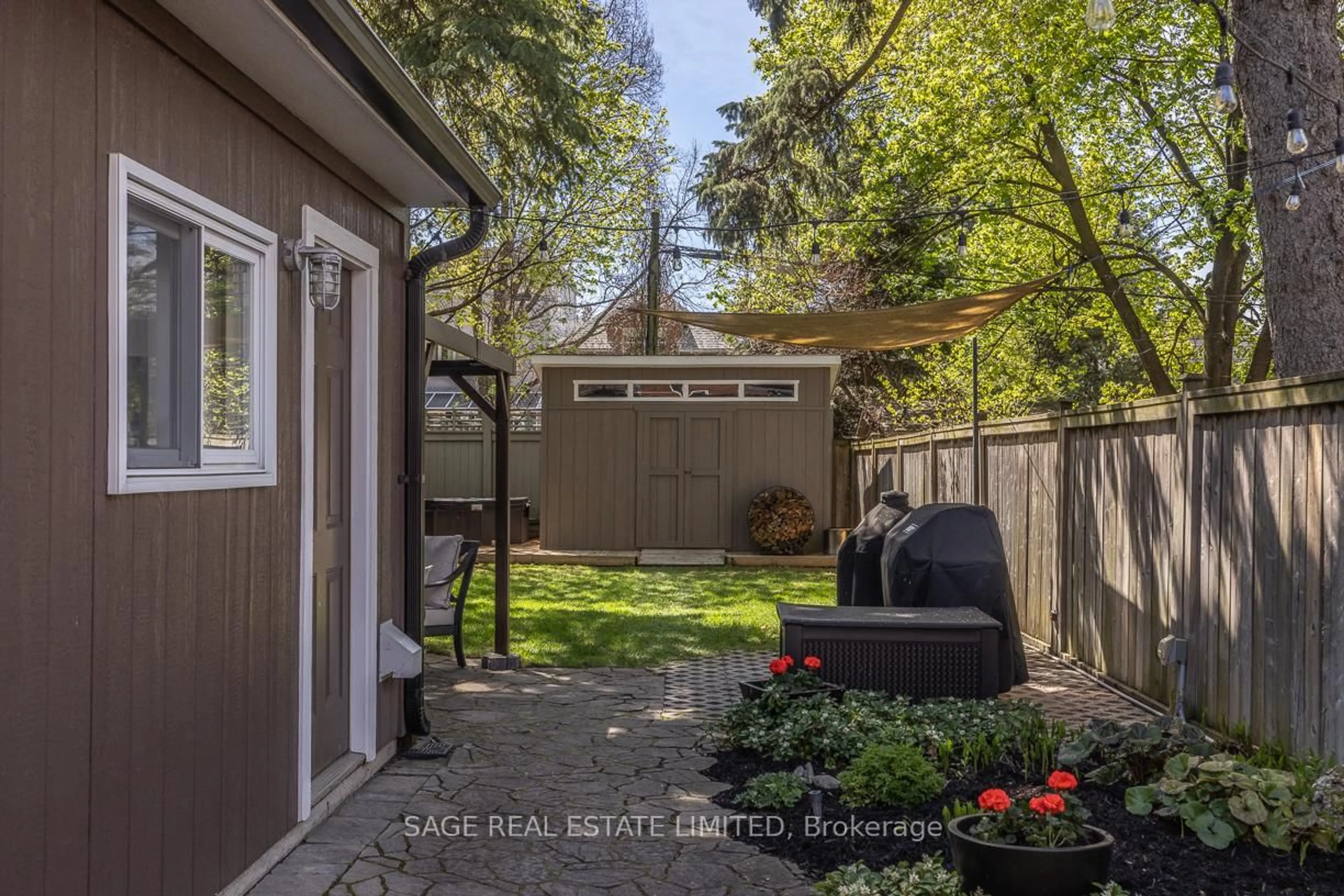 Patio, street for 173 Melrose Ave, Toronto Ontario M5M 1Y9