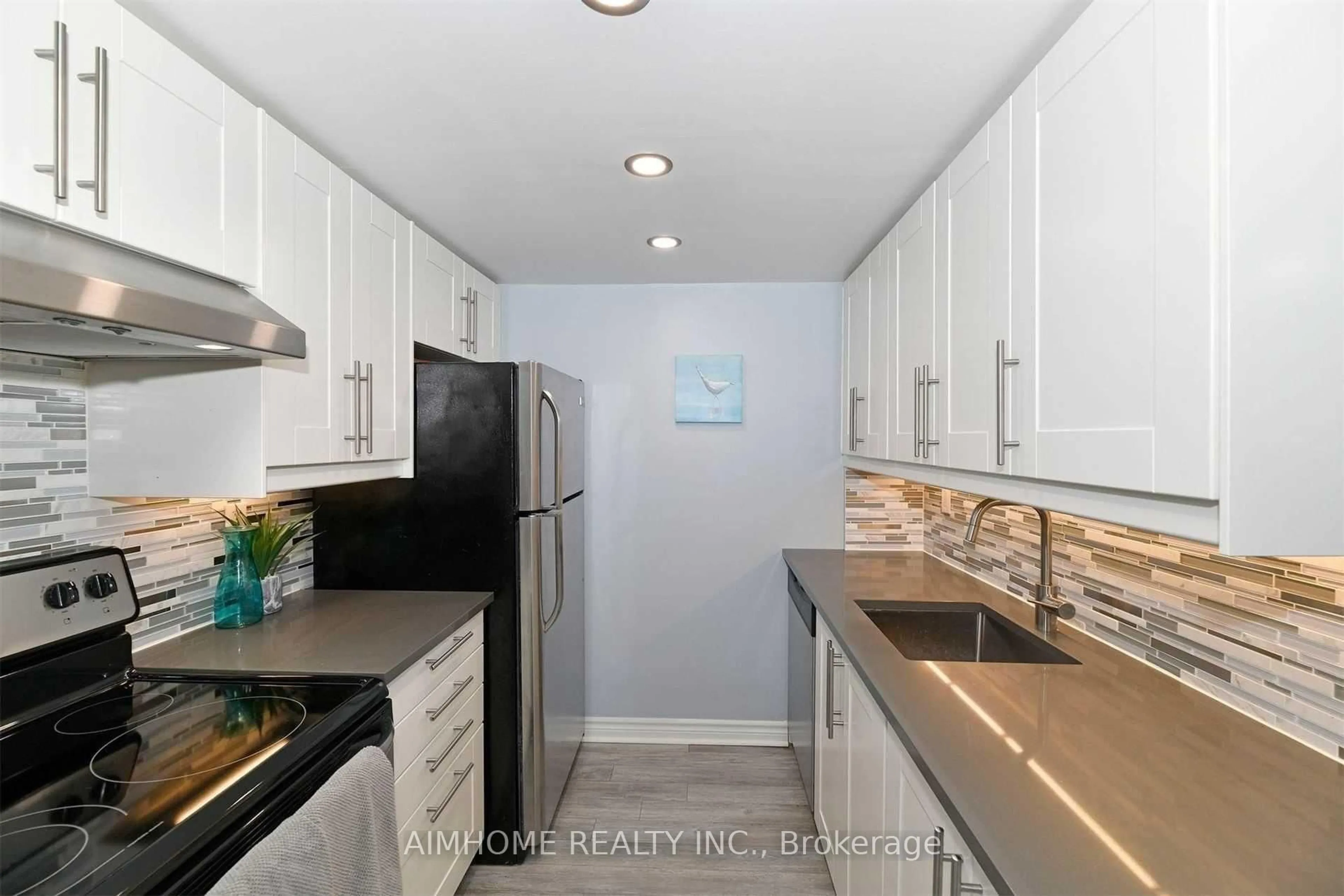 Standard kitchen, ceramic/tile floor for 100 Redpath Ave #1, Toronto Ontario M4S 2J7