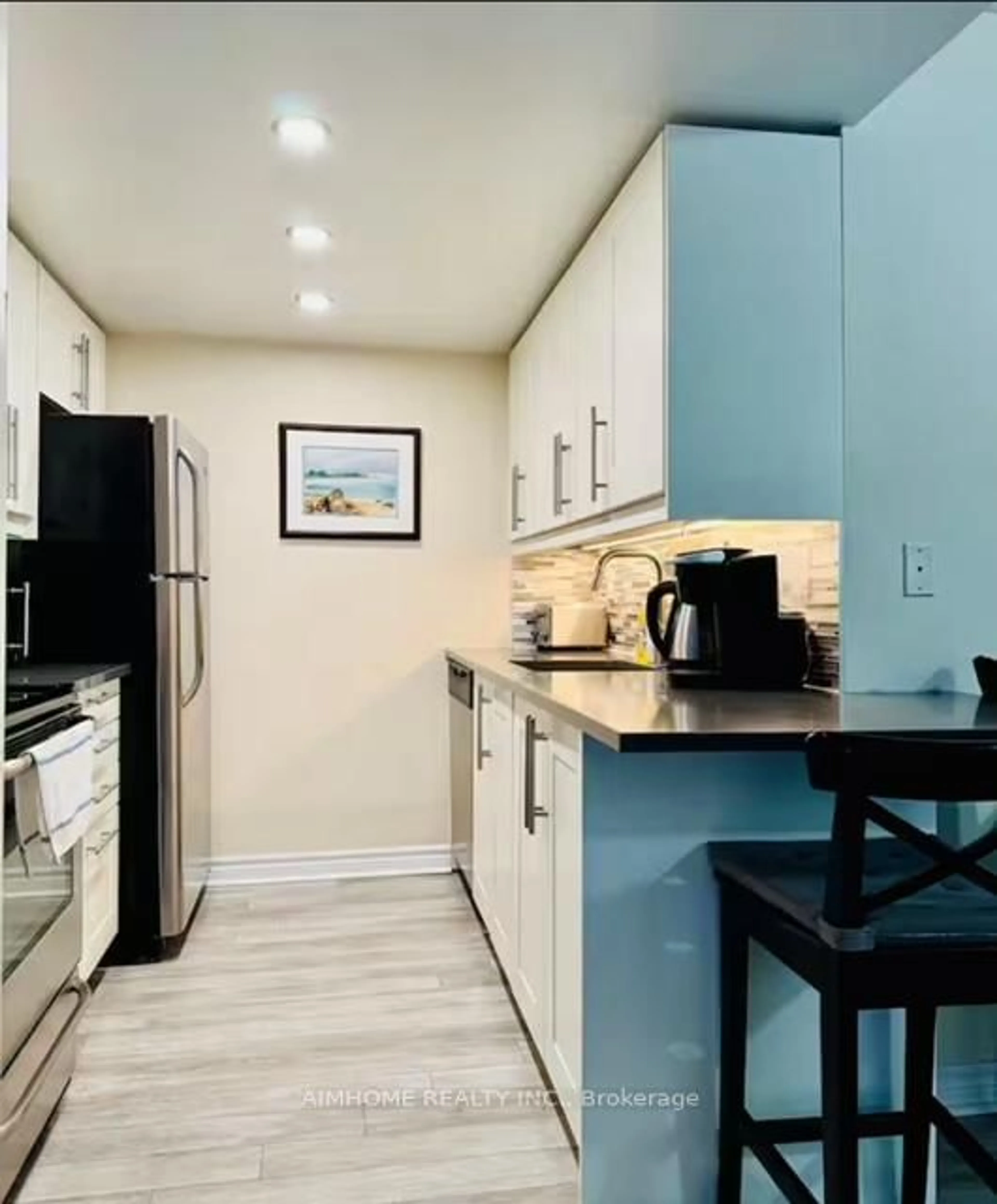 Standard kitchen, unknown for 100 Redpath Ave #1, Toronto Ontario M4S 2J7