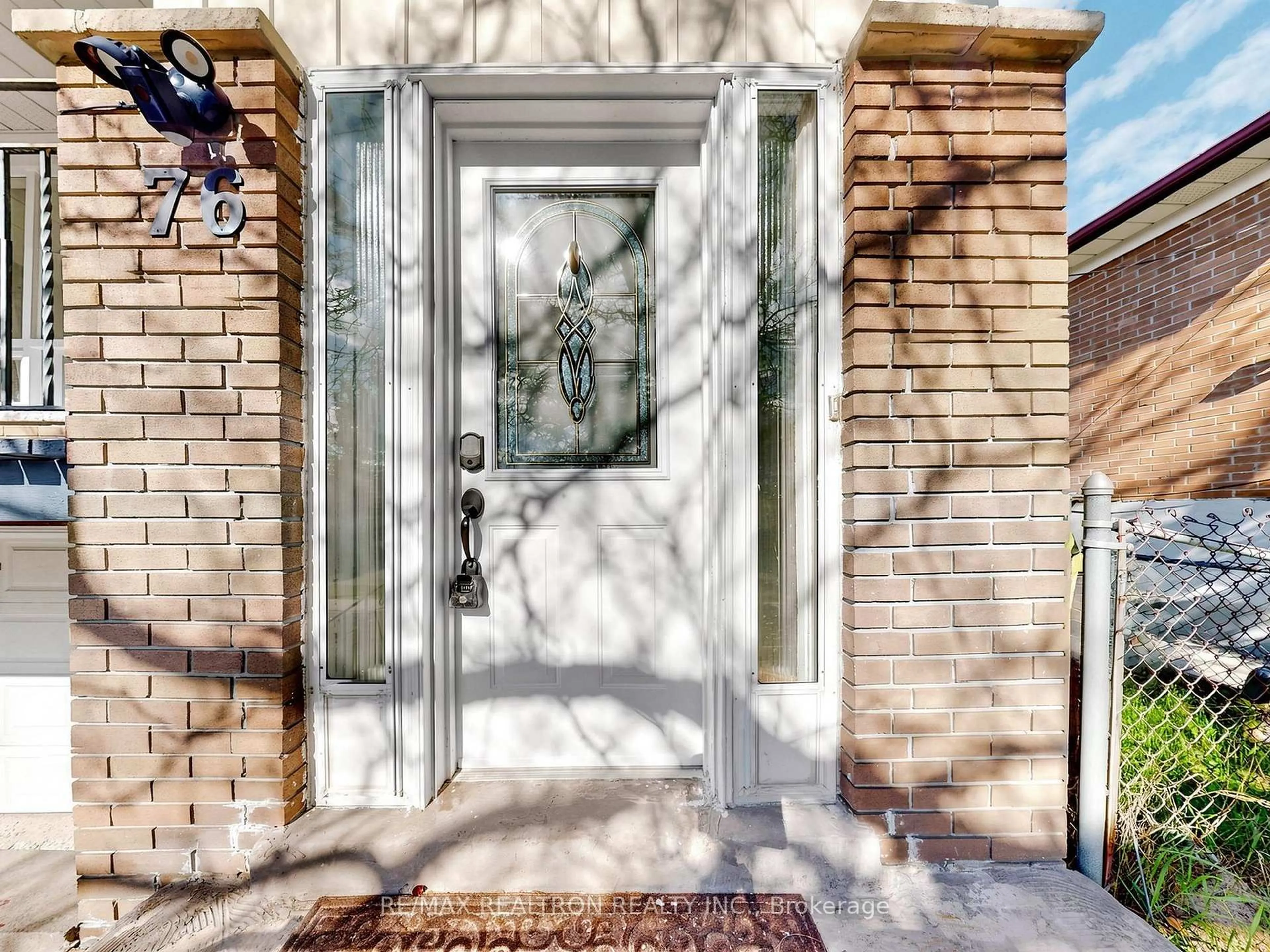 Indoor entryway for 76 Clancy Dr, Toronto Ontario M2J 2V8