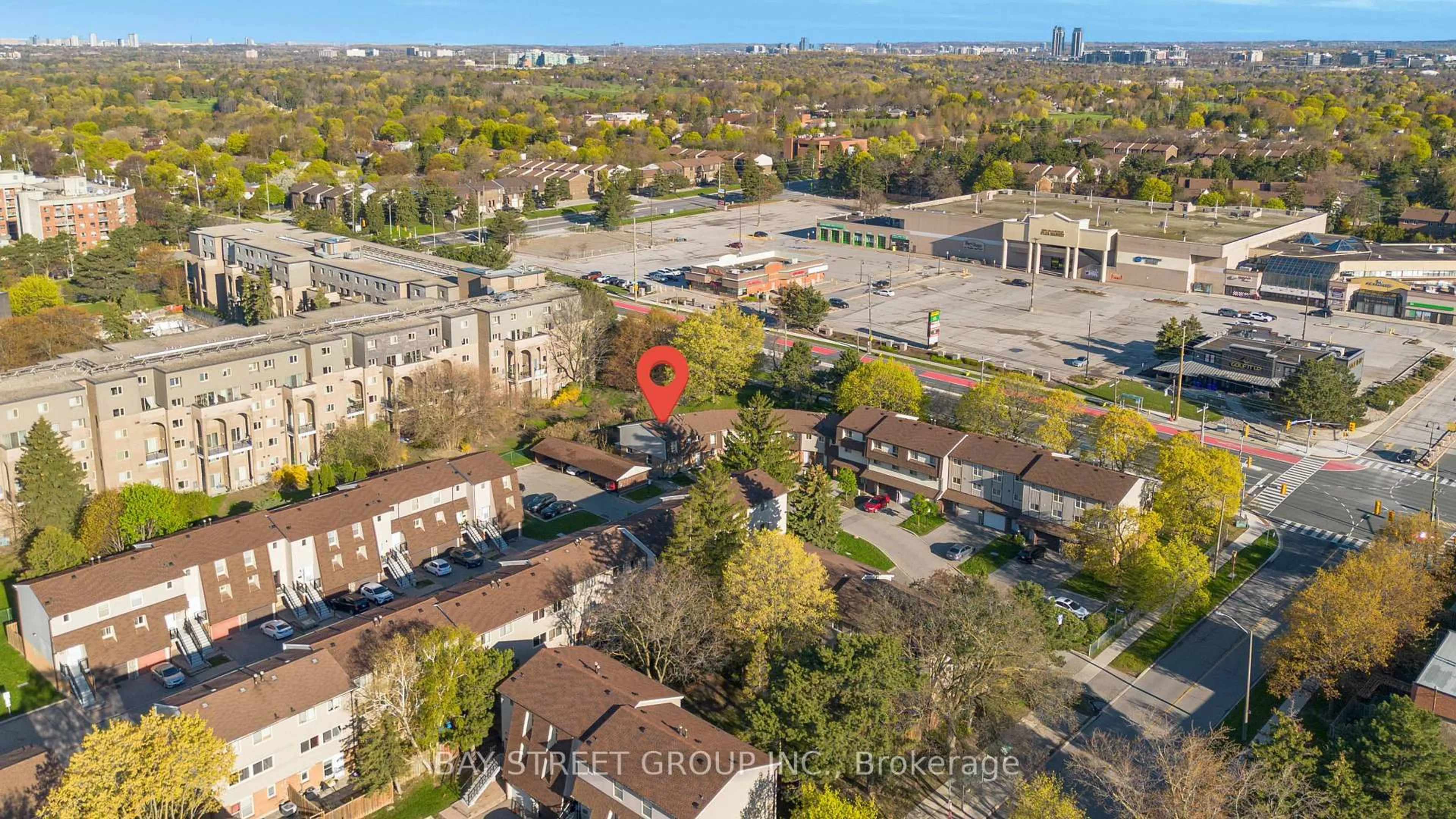 A pic from outside/outdoor area/front of a property/back of a property/a pic from drone, city buildings view from balcony for 58 Yellow birchway, Toronto Ontario M2H 2T3