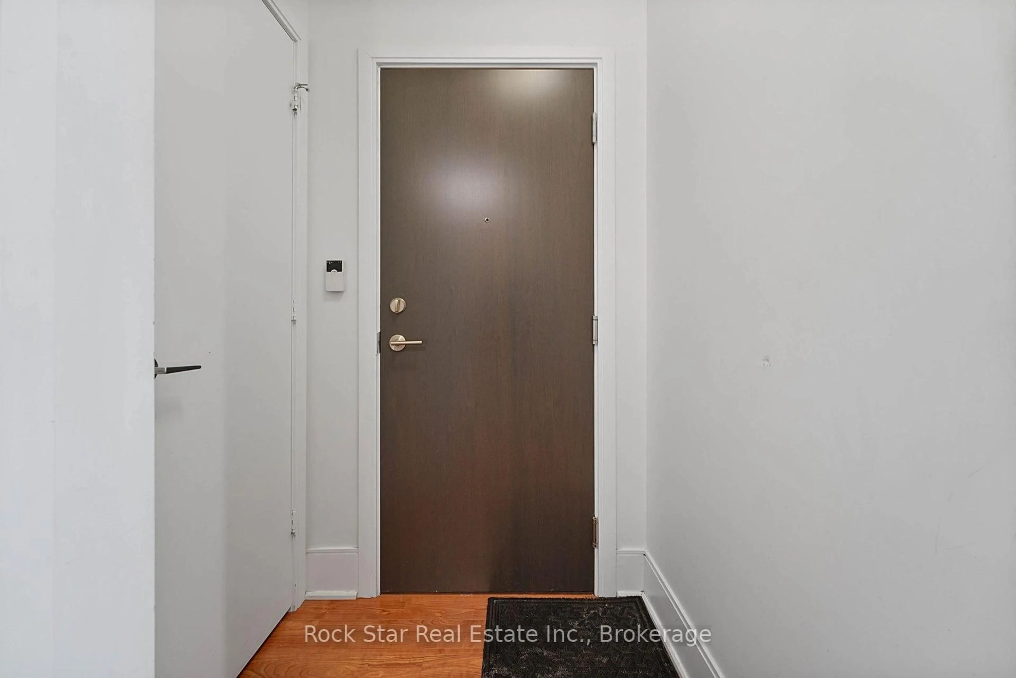 Indoor entryway for 181 Wynford Dr #706, Toronto Ontario M3C 0C6