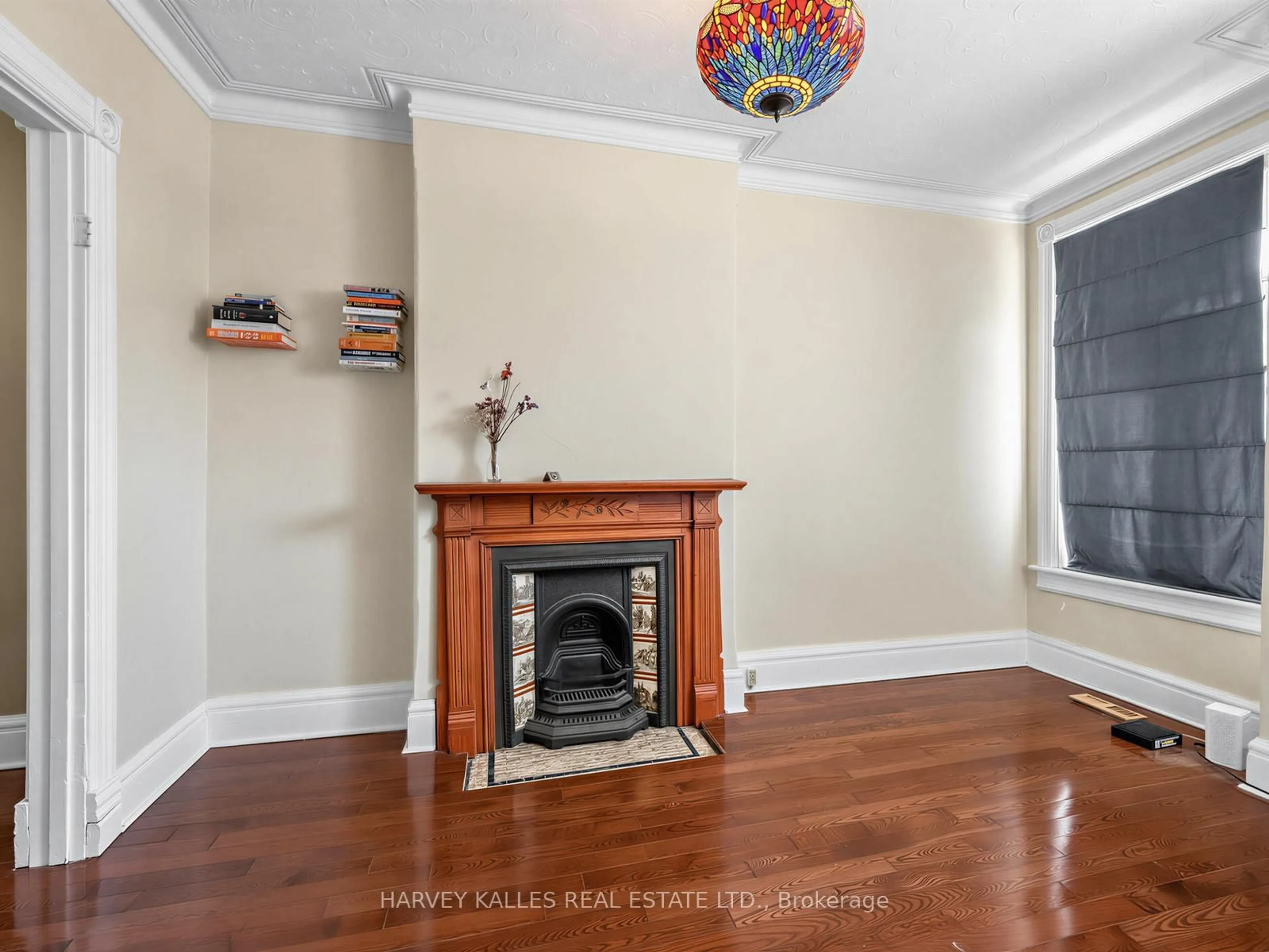 Living room with furniture, wood/laminate floor for 258 Harbord St, Toronto Ontario M6G 1G2