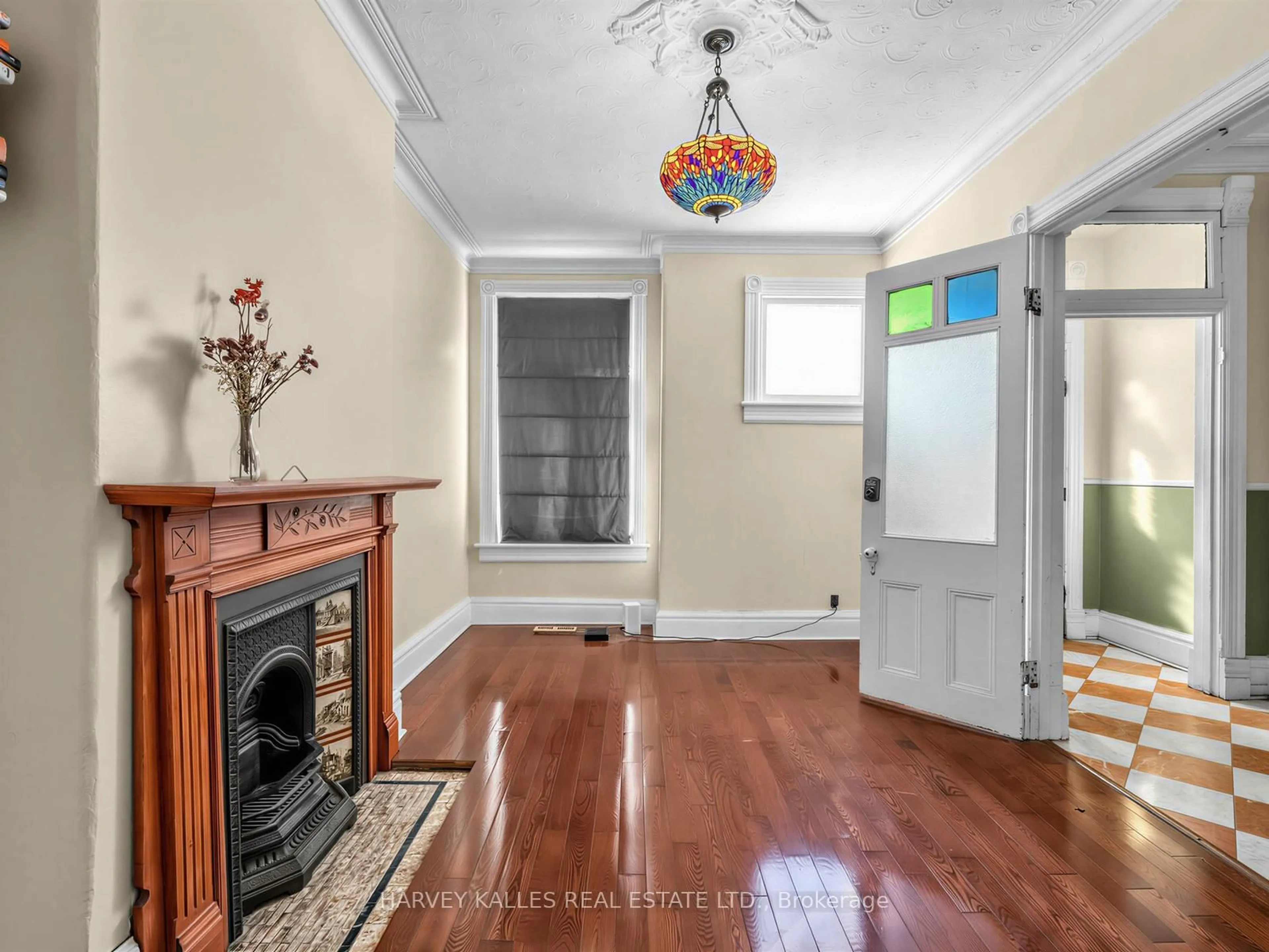 Indoor entryway for 258 Harbord St, Toronto Ontario M6G 1G2