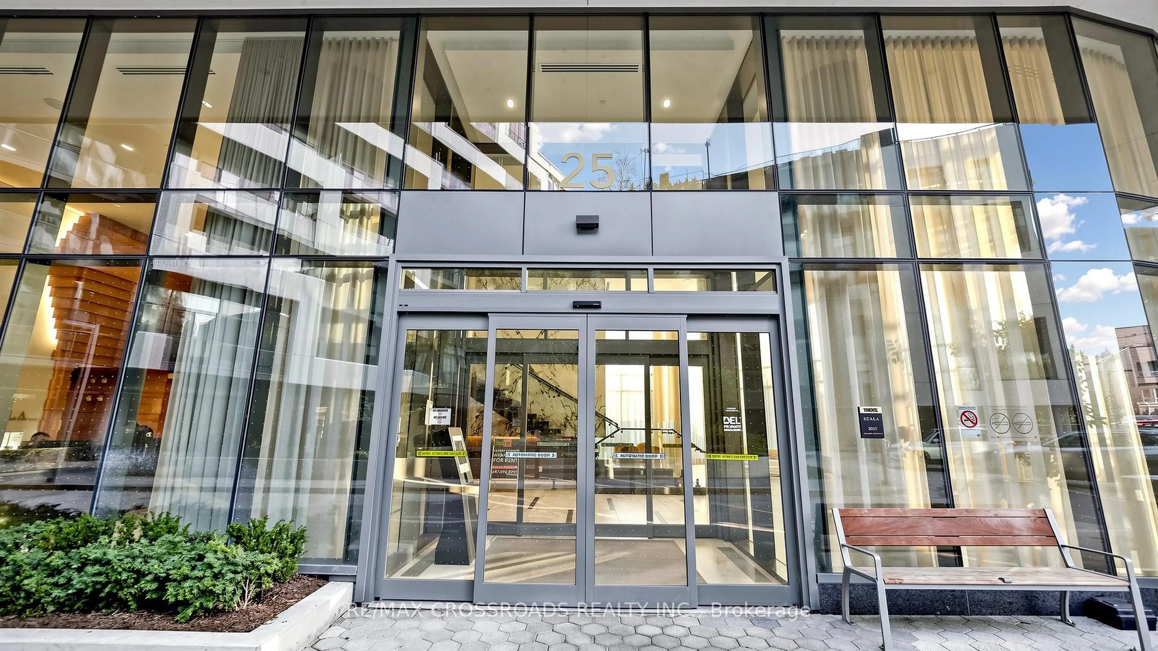Indoor foyer for 25 Adra Grado Way #534, Toronto Ontario M2J 0H6