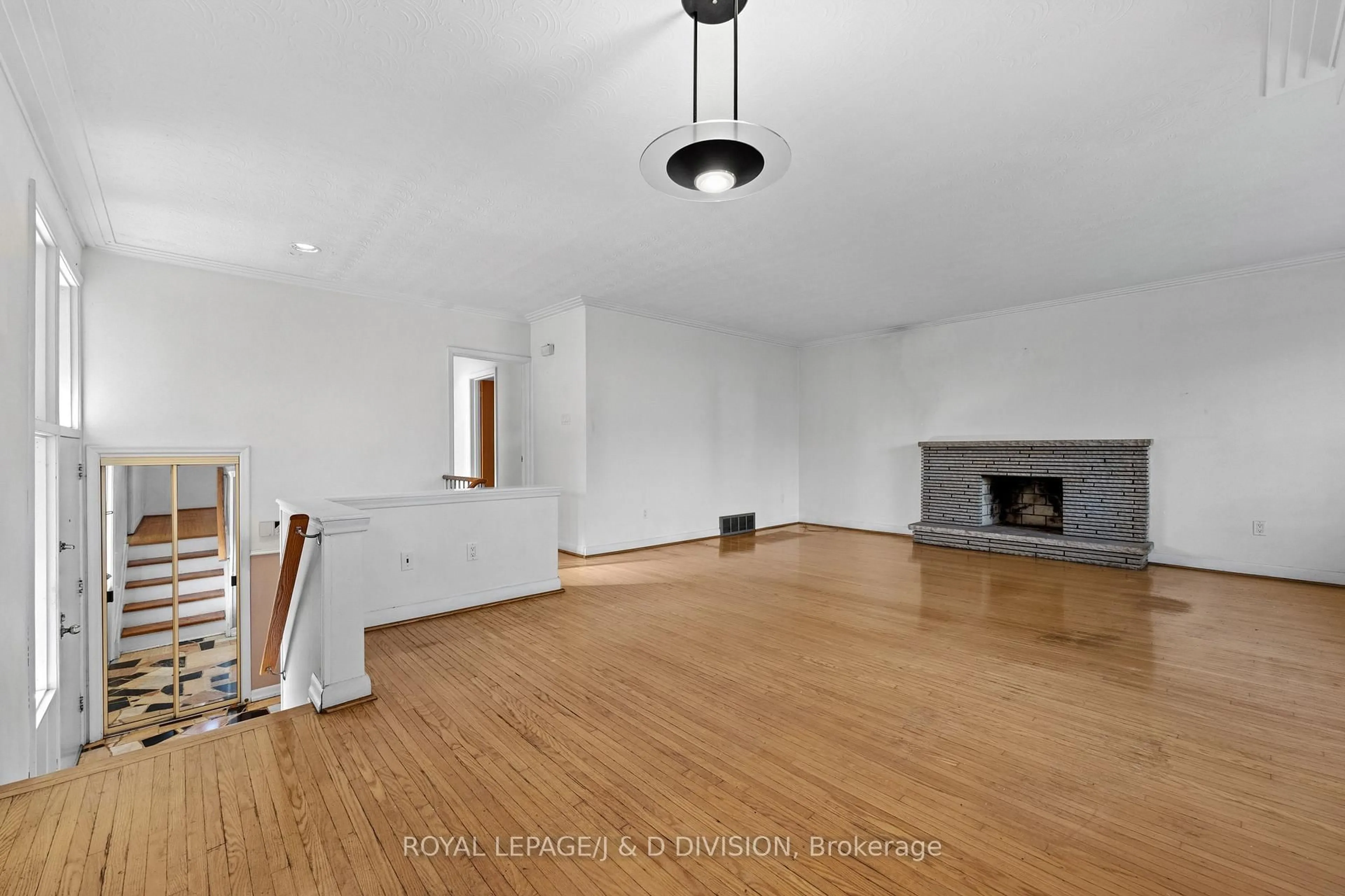 A pic of a room for 123 Betty Ann Dr, Toronto Ontario M2N 1X3