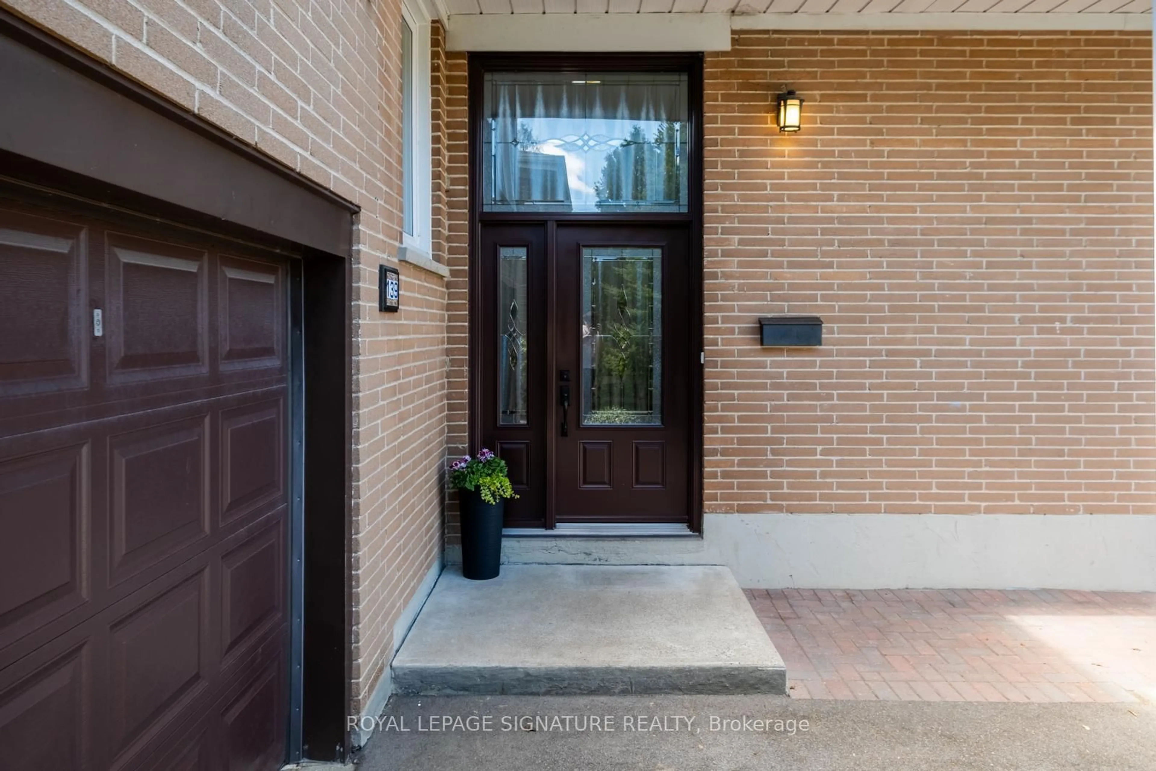 Indoor entryway for 139 Holcolm Rd, Toronto Ontario M2N 2E1