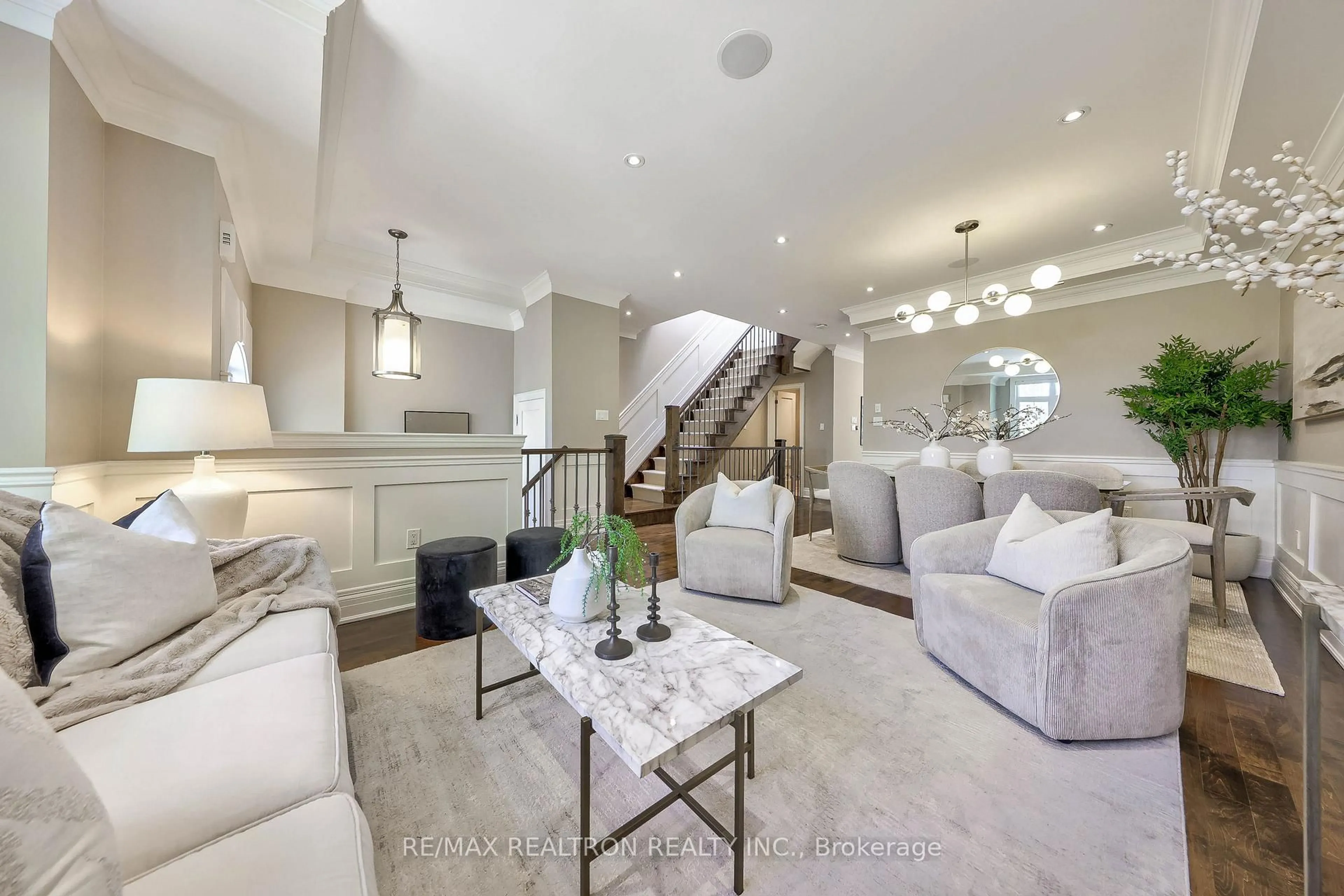 Living room with furniture, unknown for 195 Douglas Ave, Toronto Ontario M5M 1G7