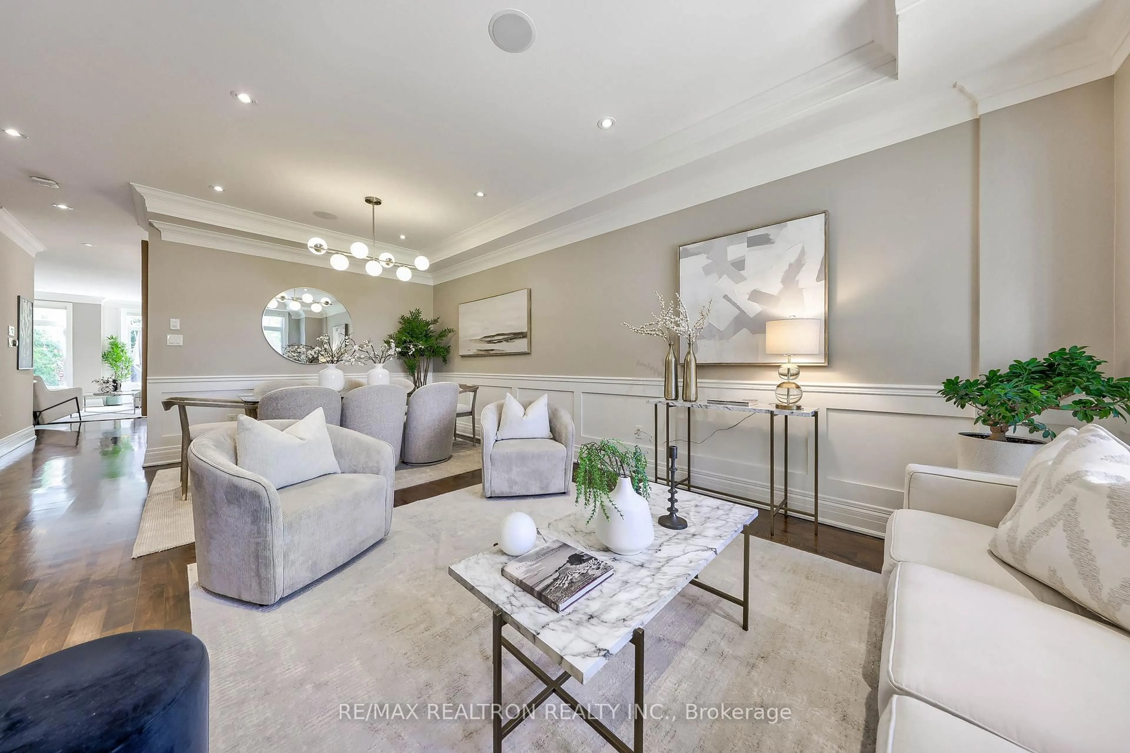 Living room with furniture, unknown for 195 Douglas Ave, Toronto Ontario M5M 1G7