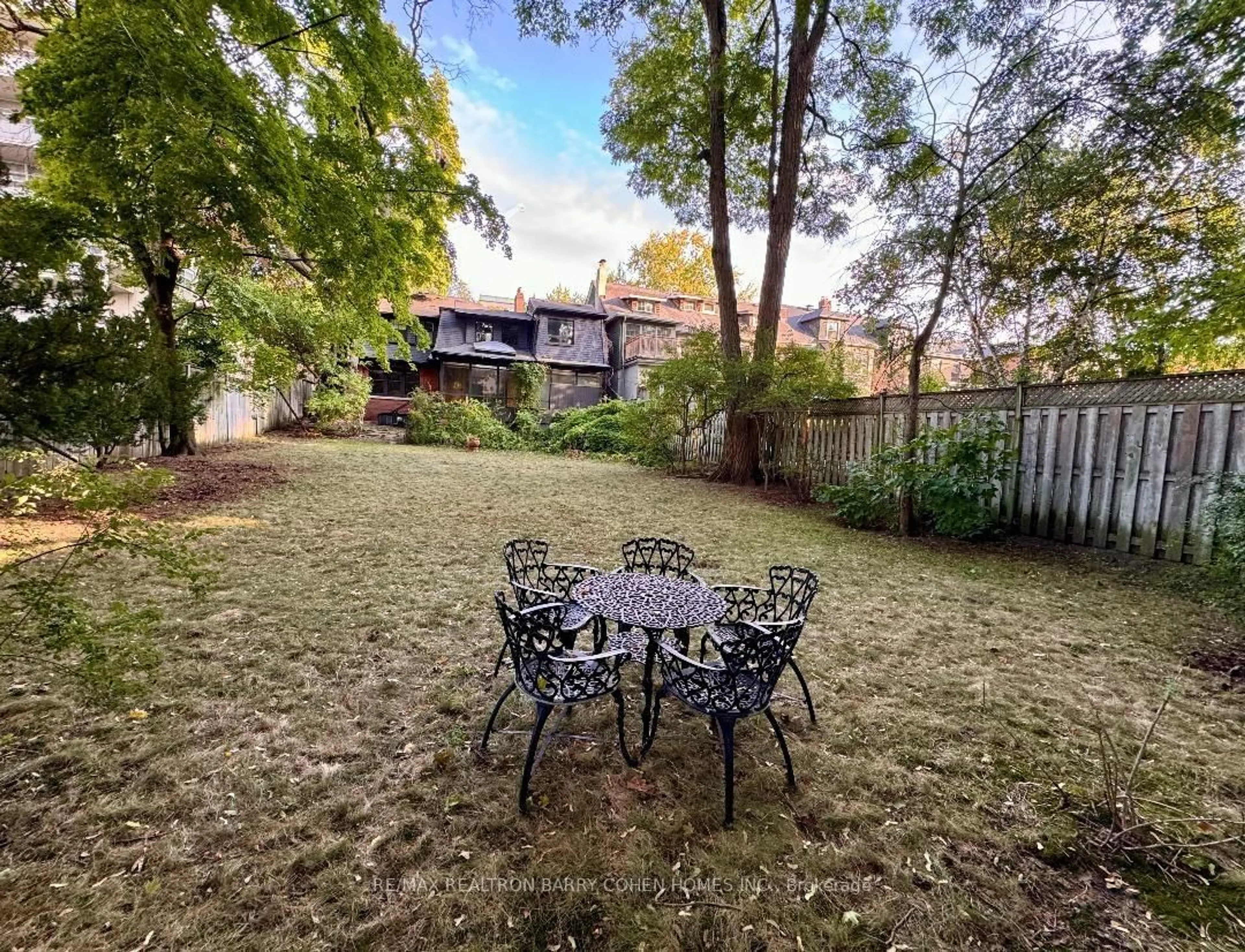 Patio, forest/trees view for 147 & 149 Farnham Ave, Toronto Ontario M4V 1H7