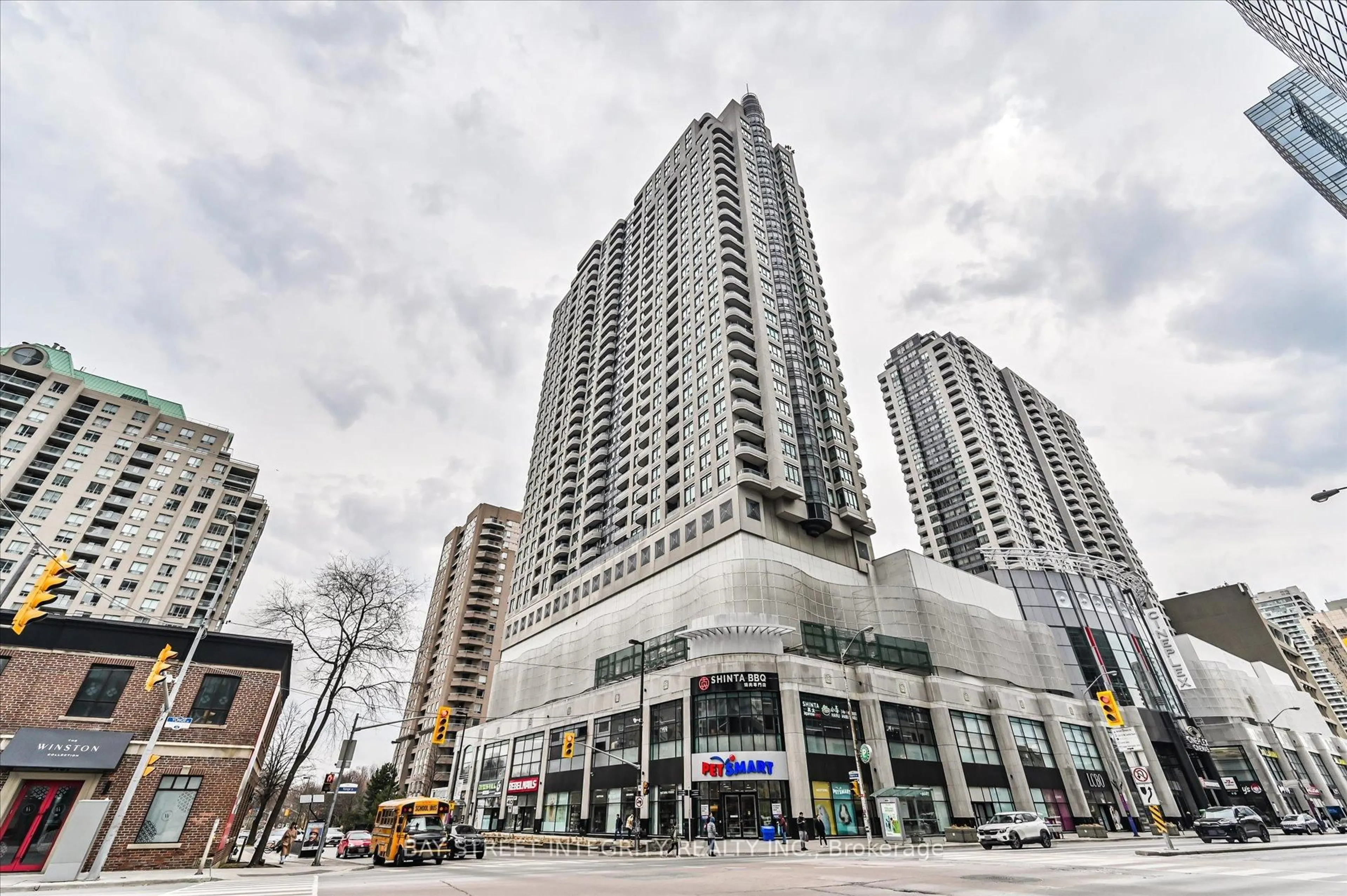 Indoor foyer for 33 Empress Ave #1909, Toronto Ontario M2N 6Y7