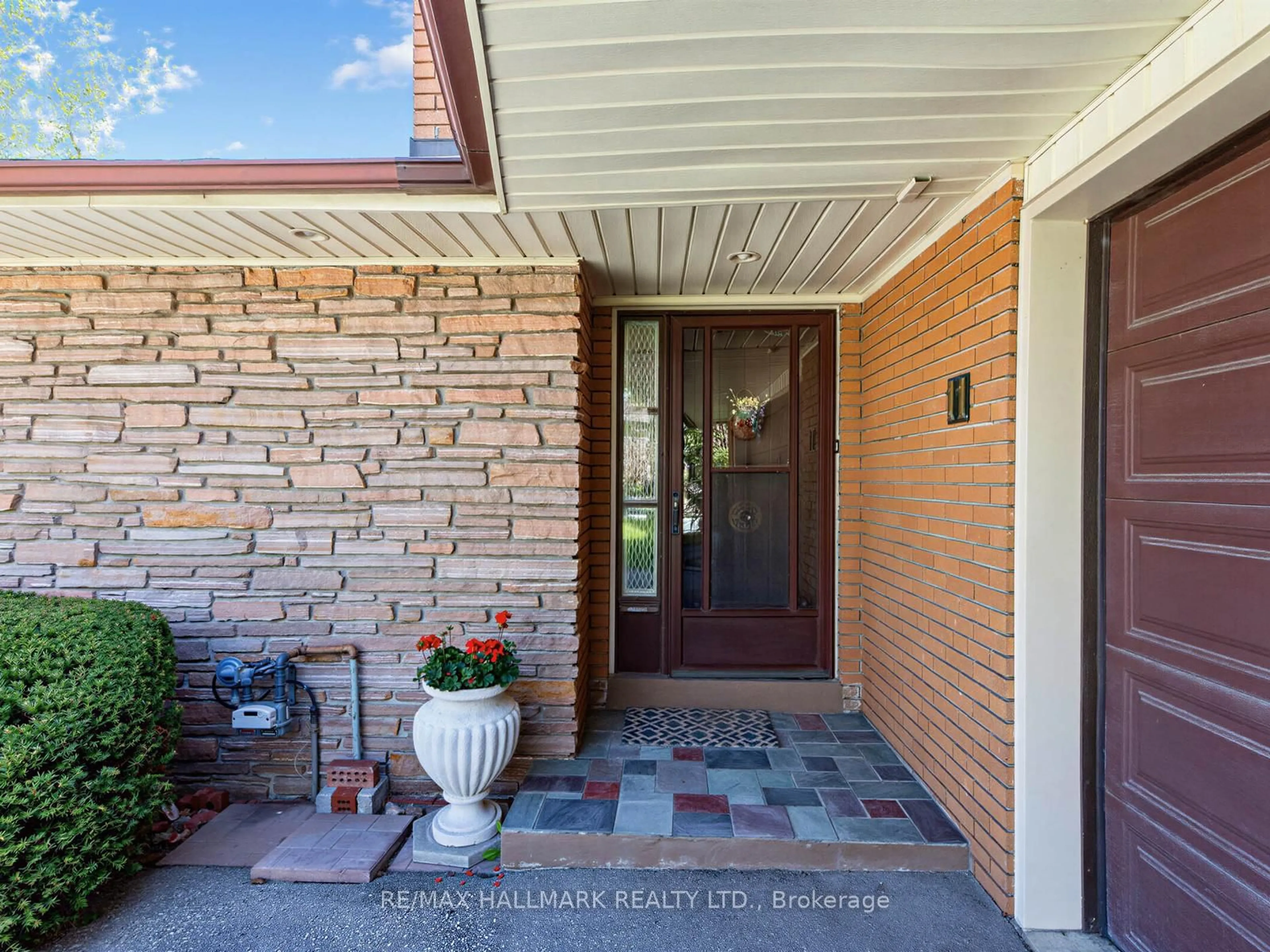 Indoor entryway for 11 Sutcliffe Dr, Toronto Ontario M2K 2A5