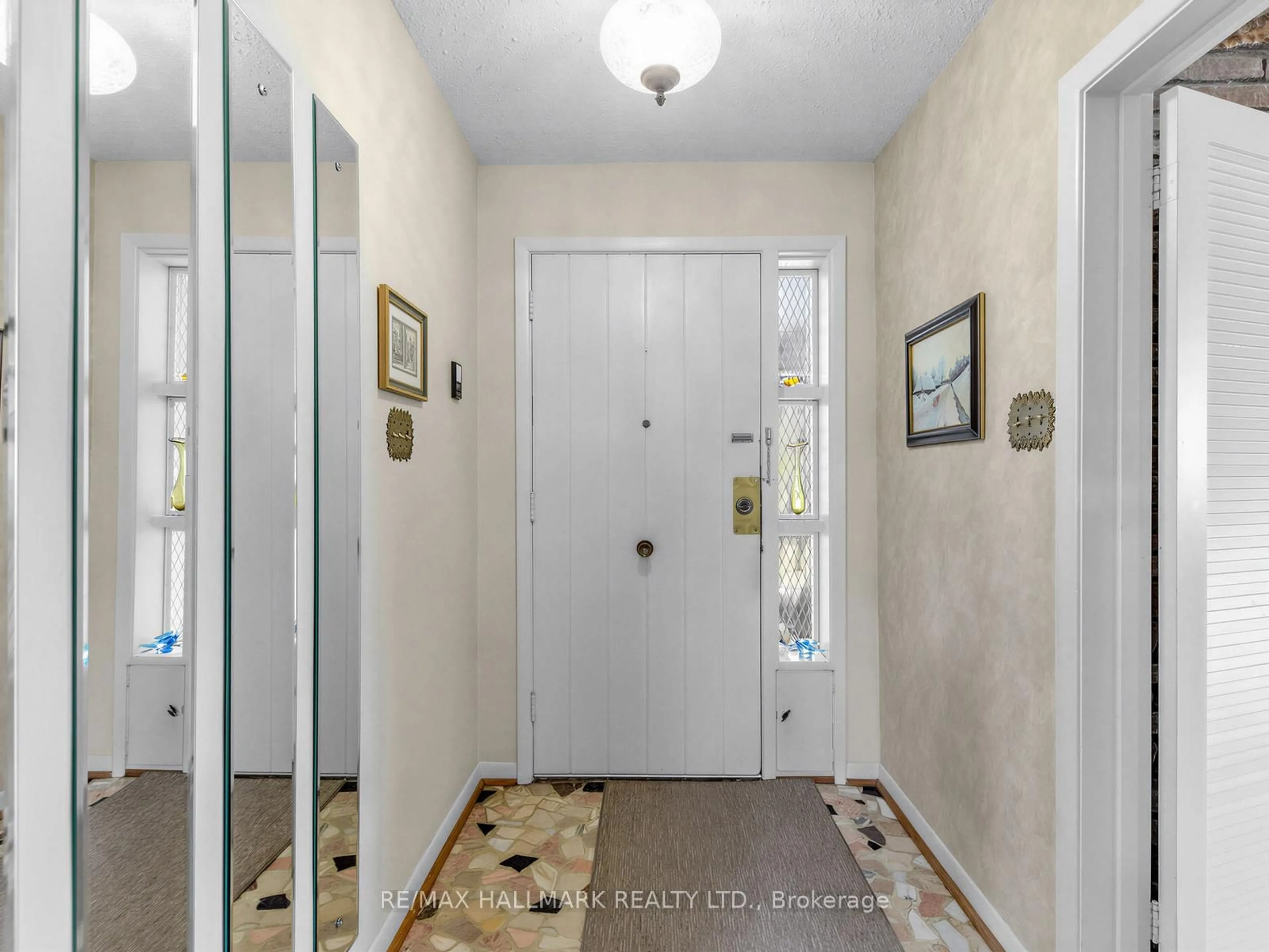 Indoor entryway for 11 Sutcliffe Dr, Toronto Ontario M2K 2A5