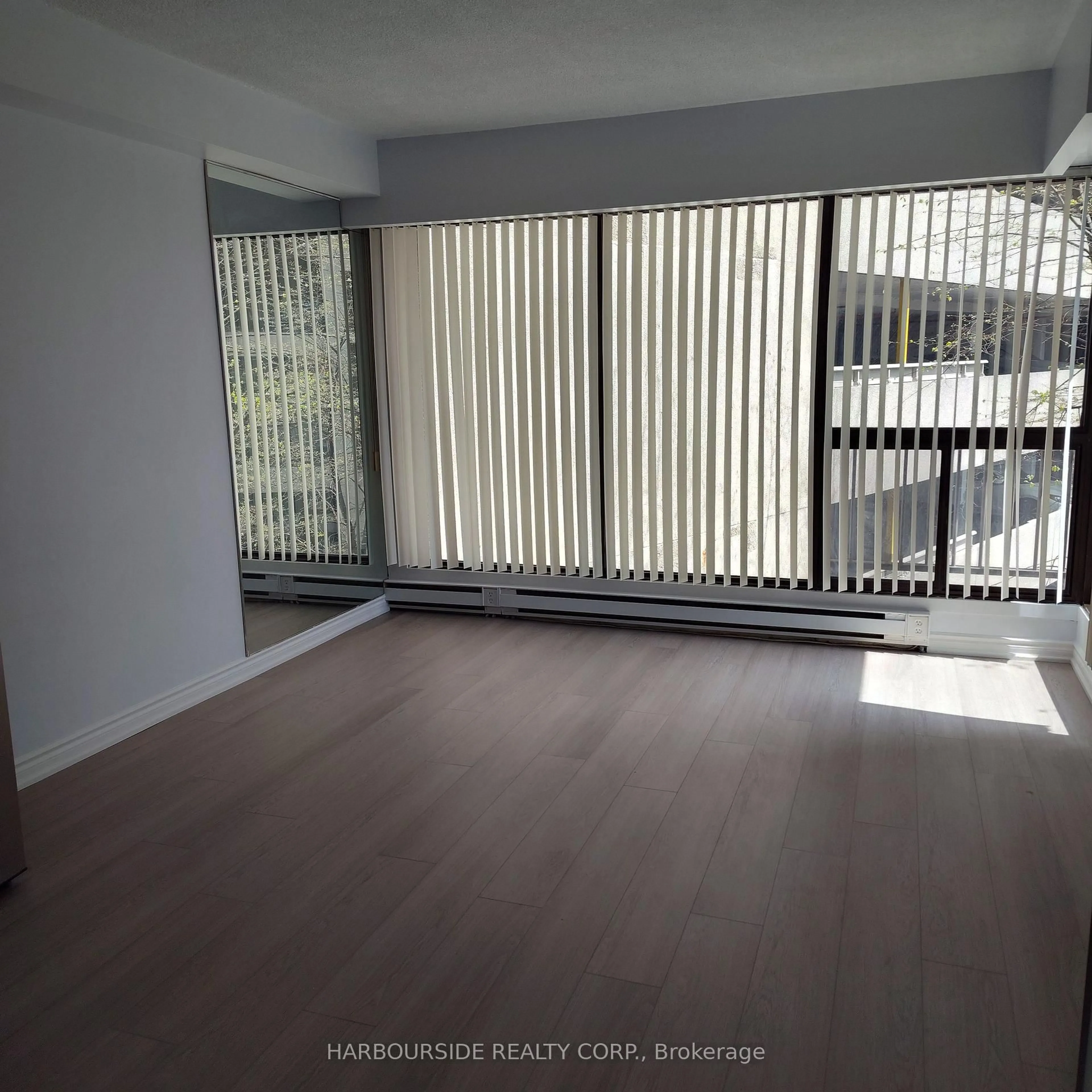 A pic of a room for 65 Harbour Sq #405, Toronto Ontario M5J 2L4